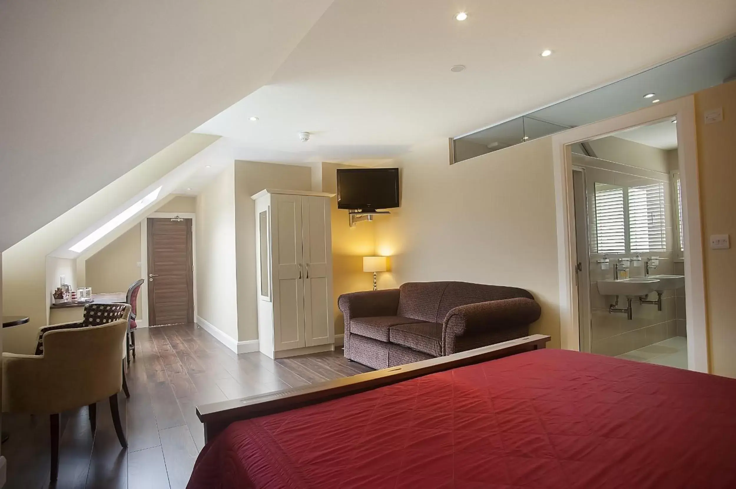 Bedroom, Seating Area in Sea Breeze Lodge B&B Galway