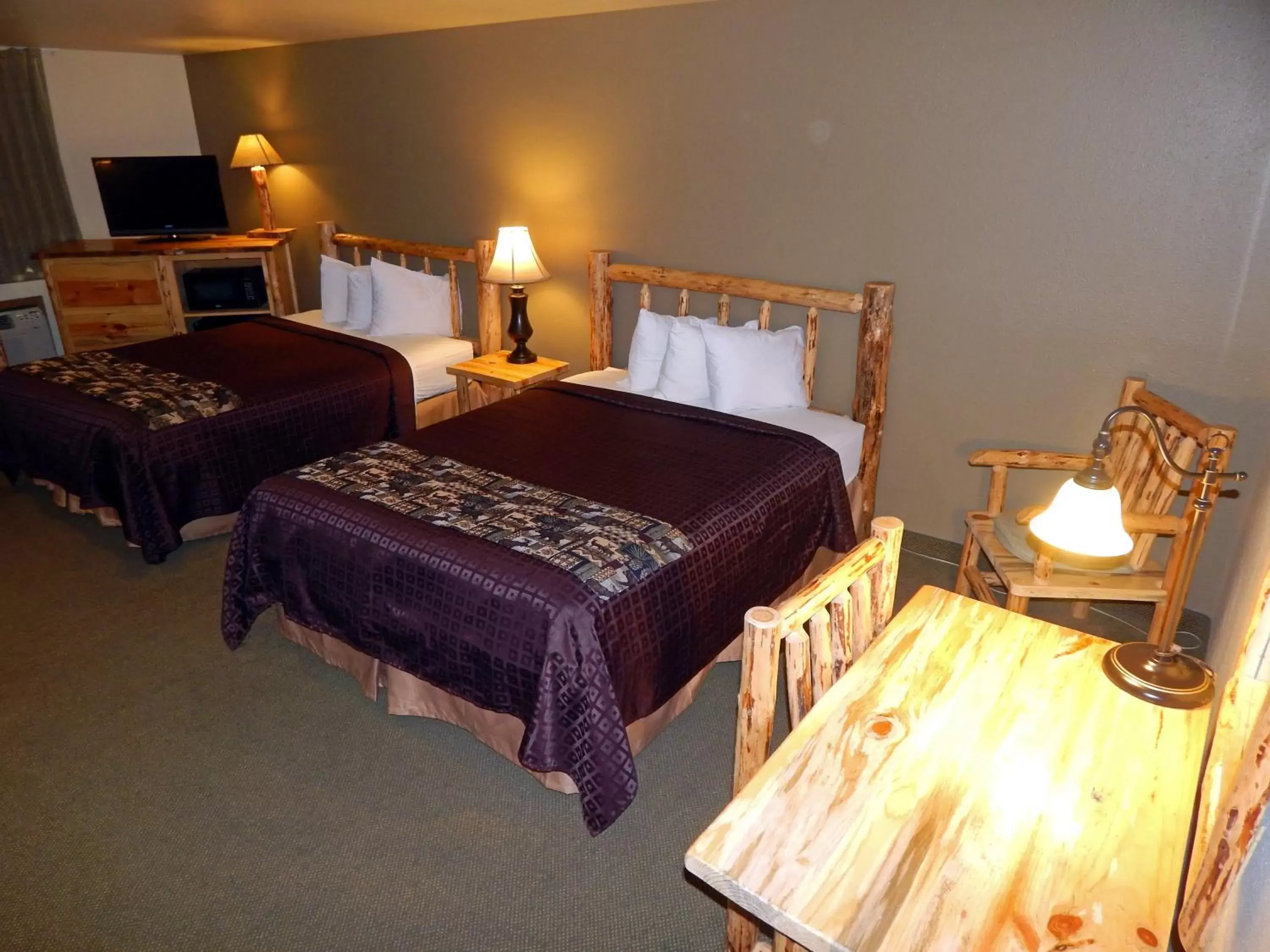 Photo of the whole room, Bed in FairBridge Inn and Suites Sandpoint
