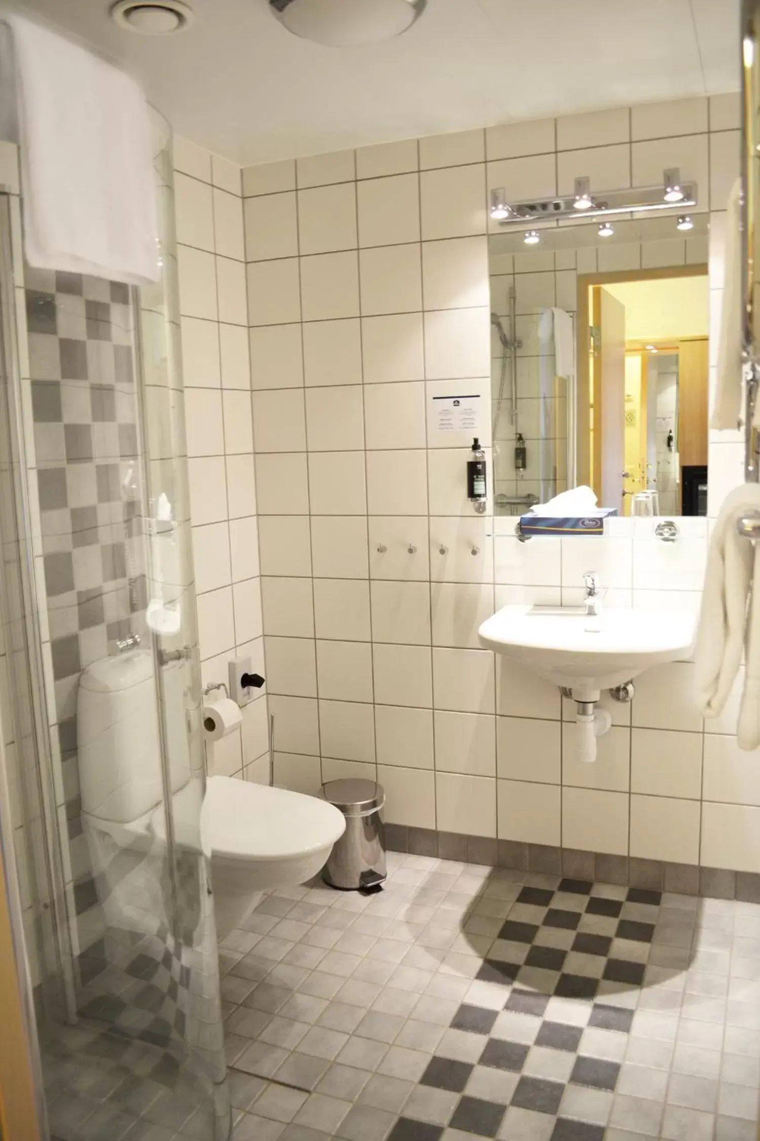 Bathroom in Hotell Årjäng