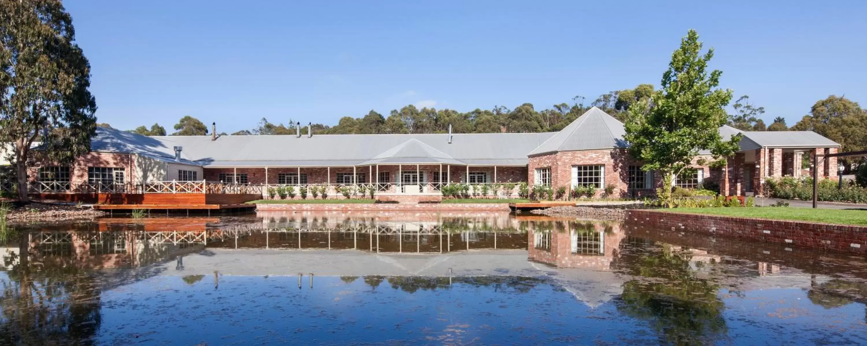 Lake view, Swimming Pool in Mercure Ballarat Hotel & Convention Centre