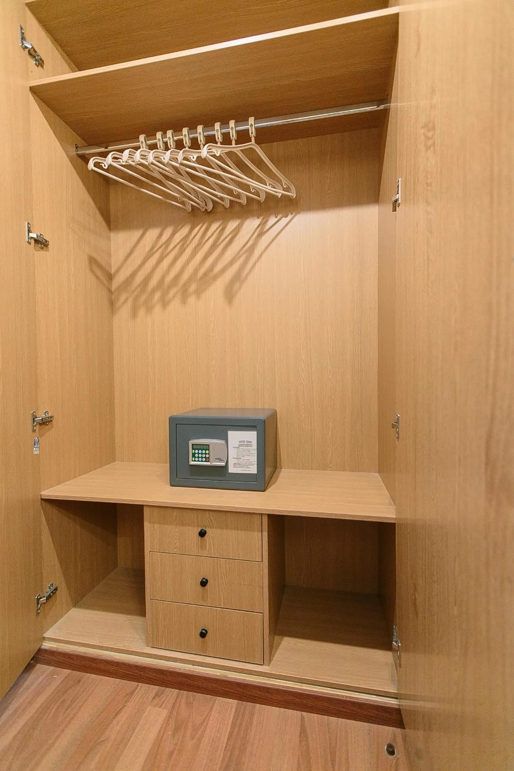 Tzaki hotel & restaurant Patras