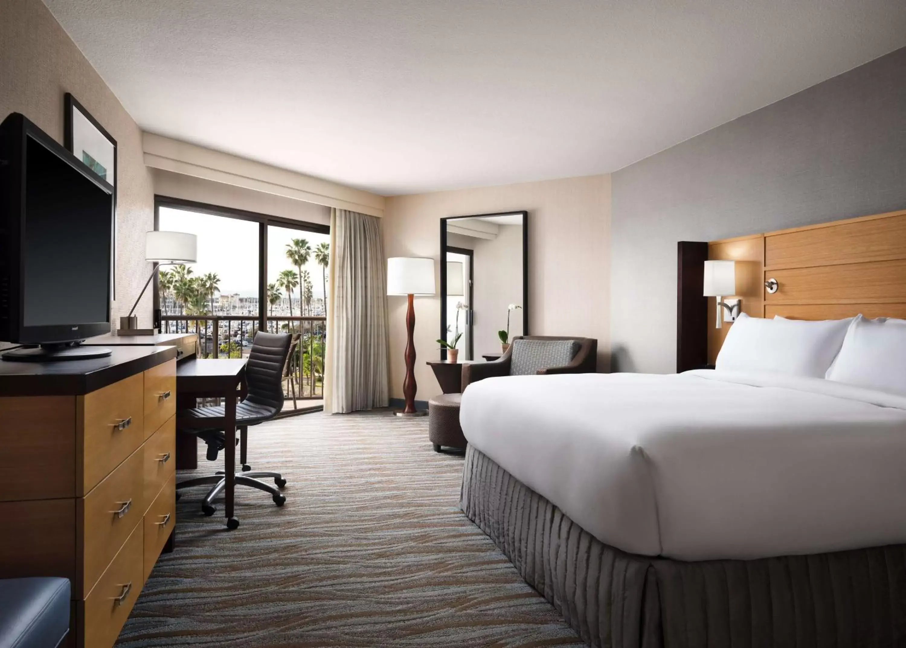 Bedroom, Bed in Sonesta Redondo Beach and Marina Bedroom, Bed in Sonesta Redondo Beach and Marina