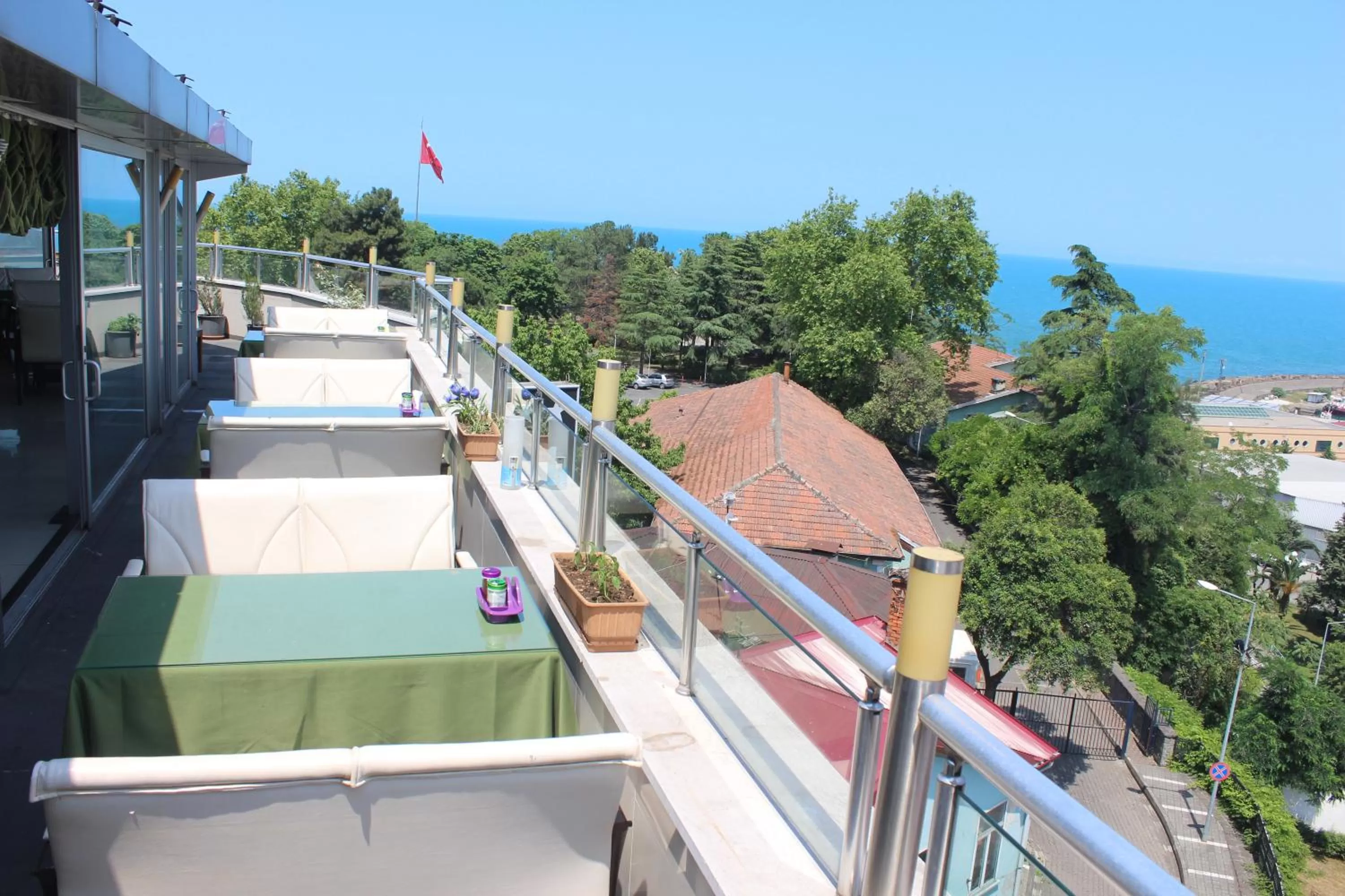 Restaurant/places to eat, Balcony/Terrace in GanitaLife Otel