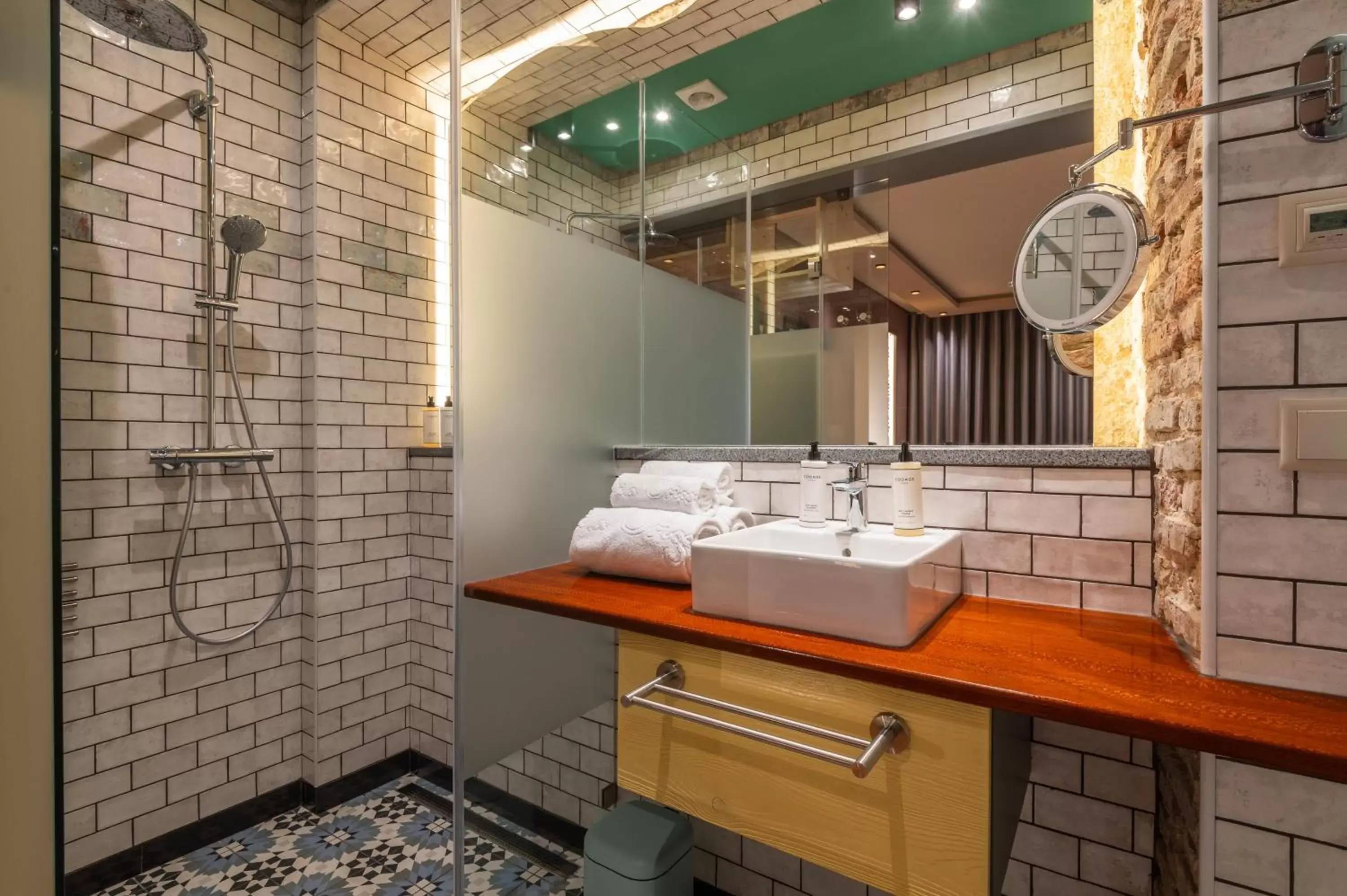 Shower, Bathroom in Vila Origens Boutique Hotel Albufeira – Adults Only