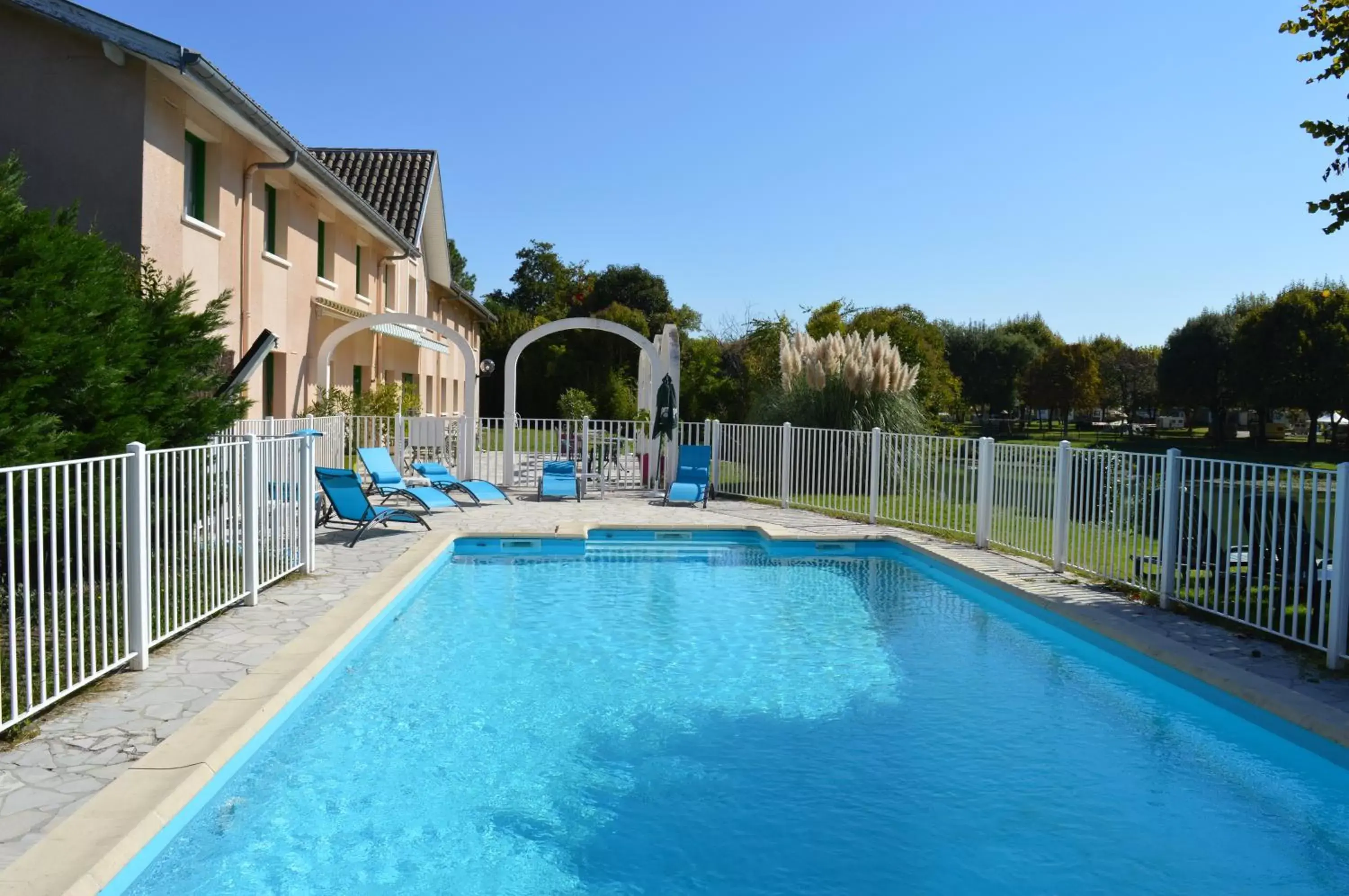 Swimming Pool in N'Atura Hôtel