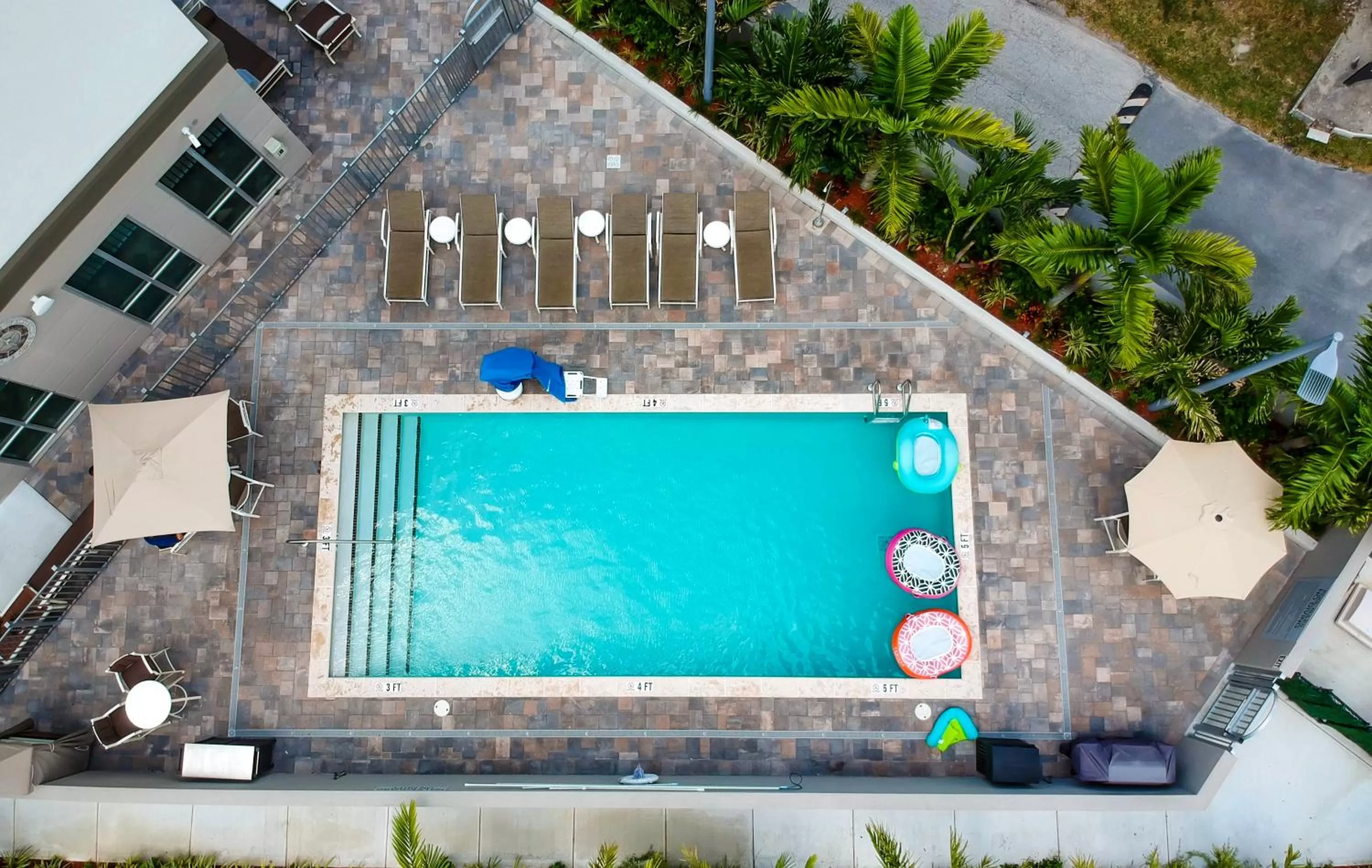Swimming pool in Wingate by Wyndham Miami Airport