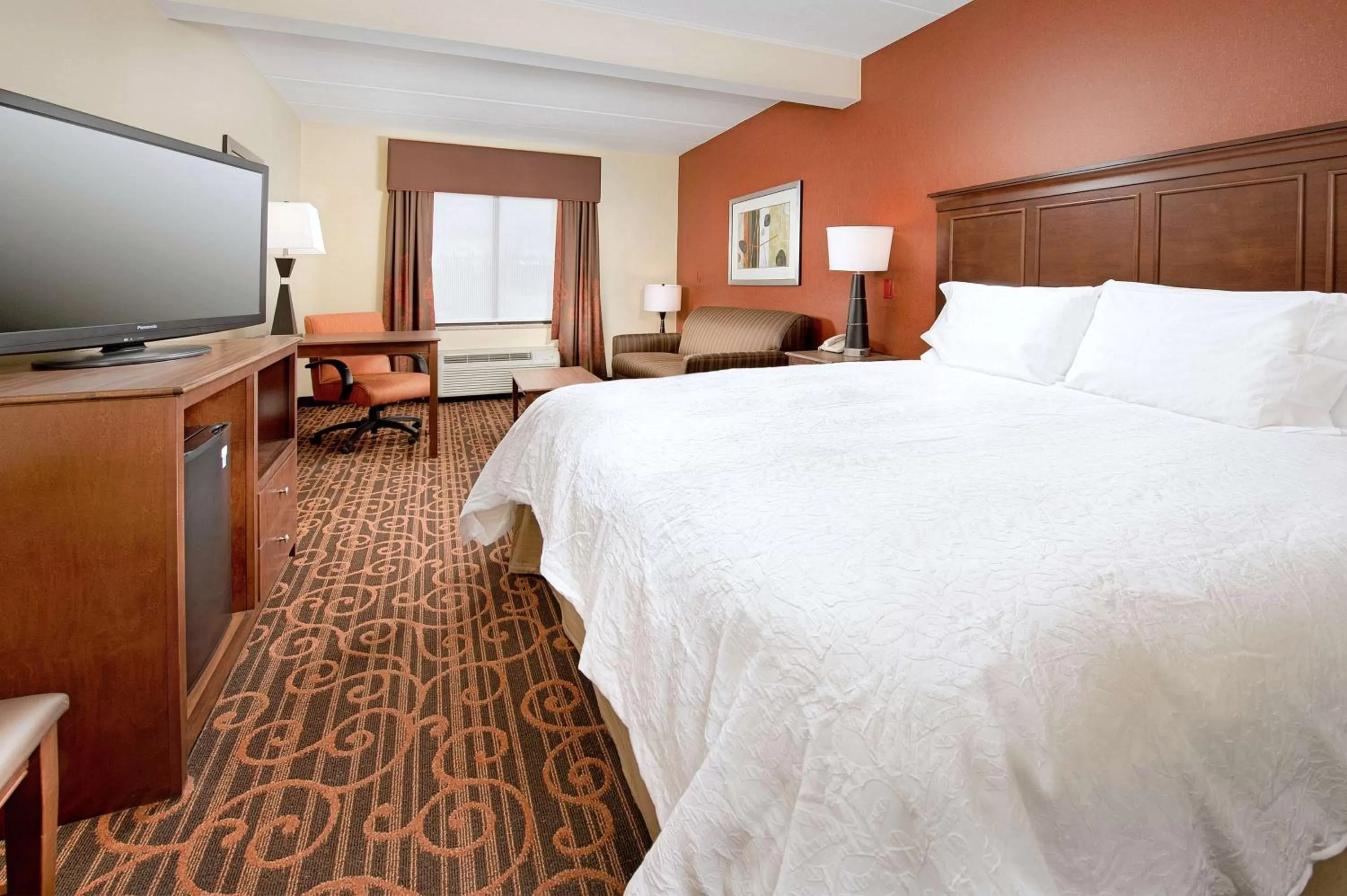 King Room with Sofa Bed - Disability Access/Non-Smoking in Hampton Inn Haverhill