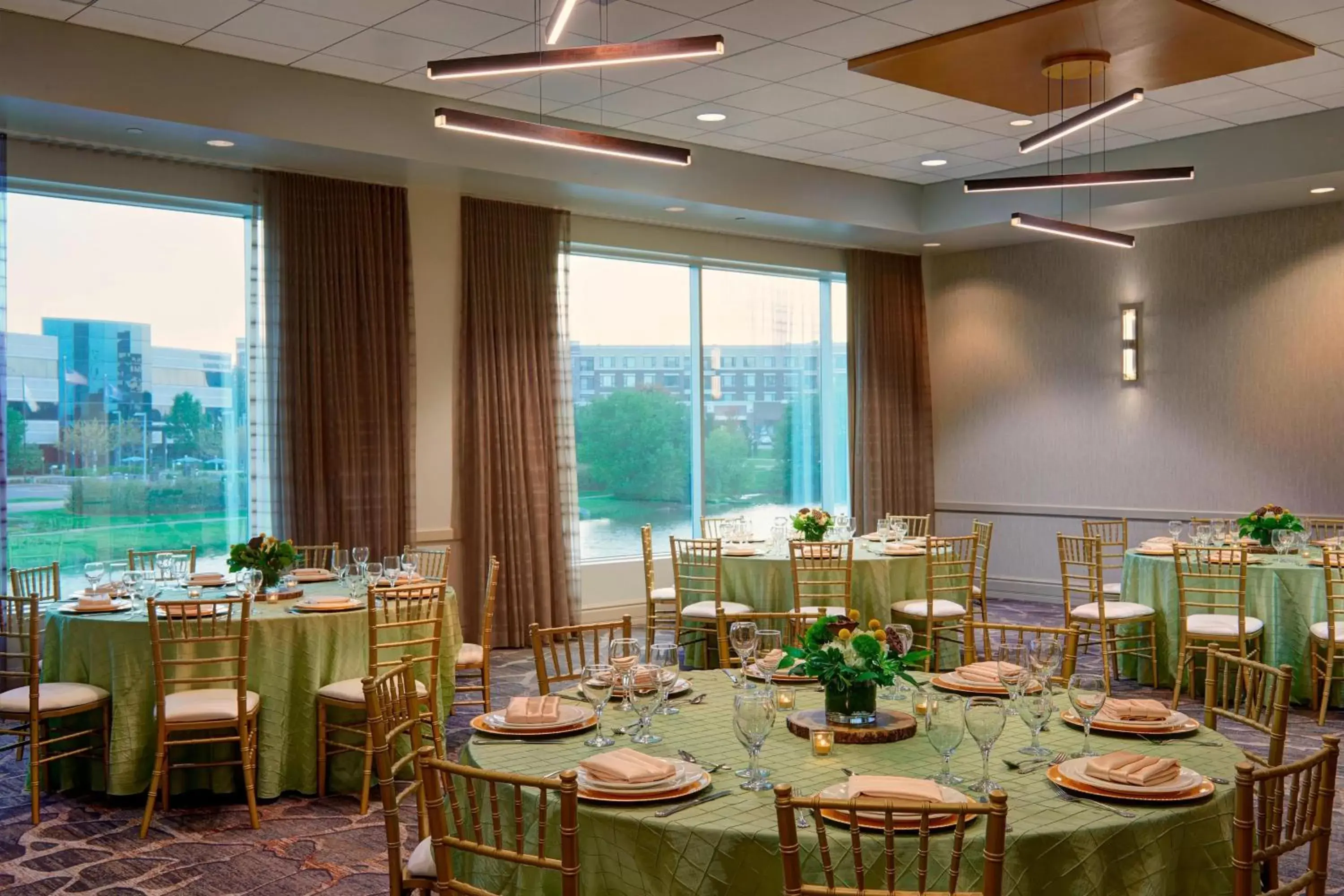 Meeting/conference room, Restaurant/Places to Eat in Chicago Marriott Southwest at Burr Ridge