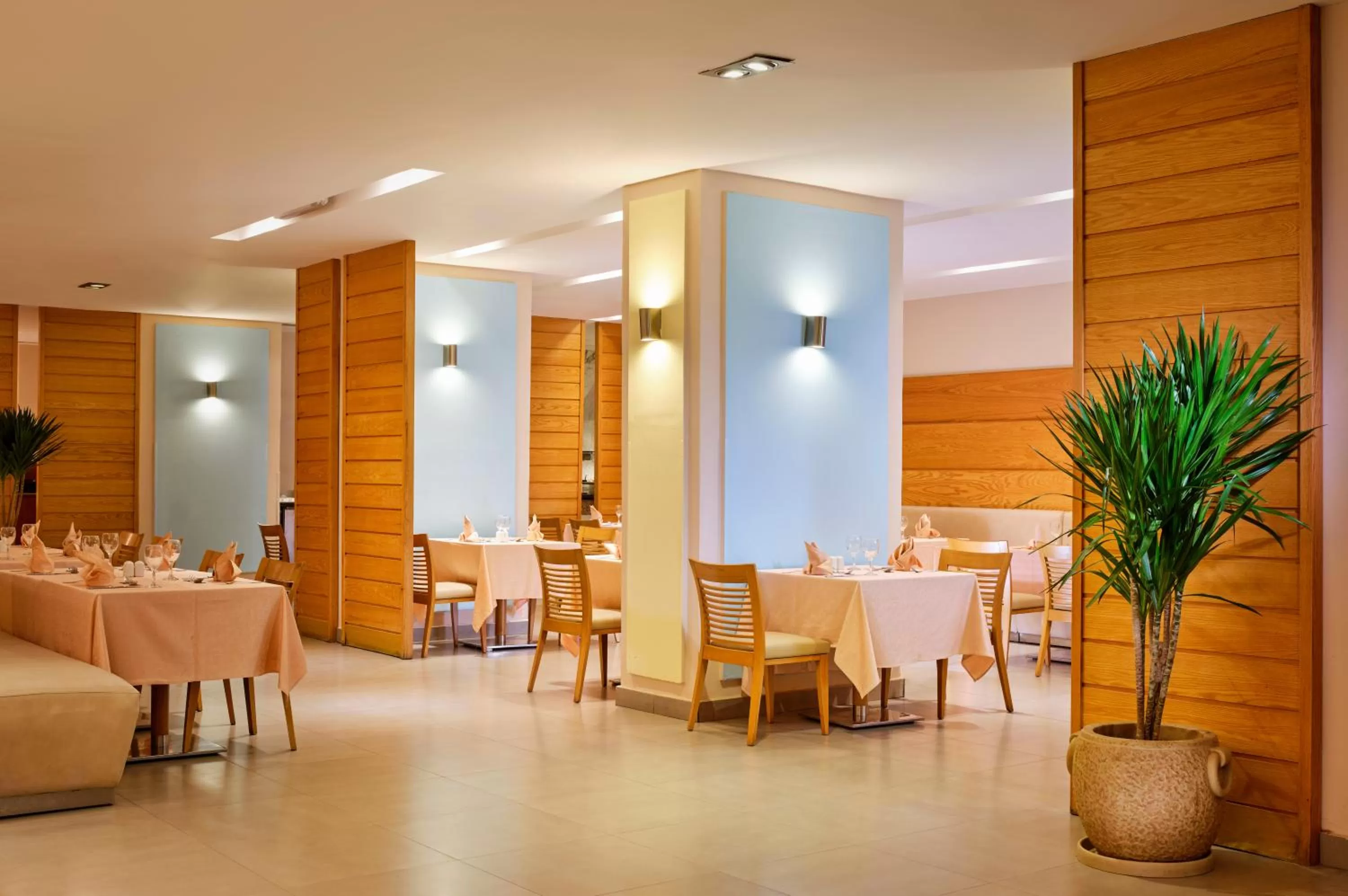 Restaurant/places to eat in Coral Sea Aqua Club Resort