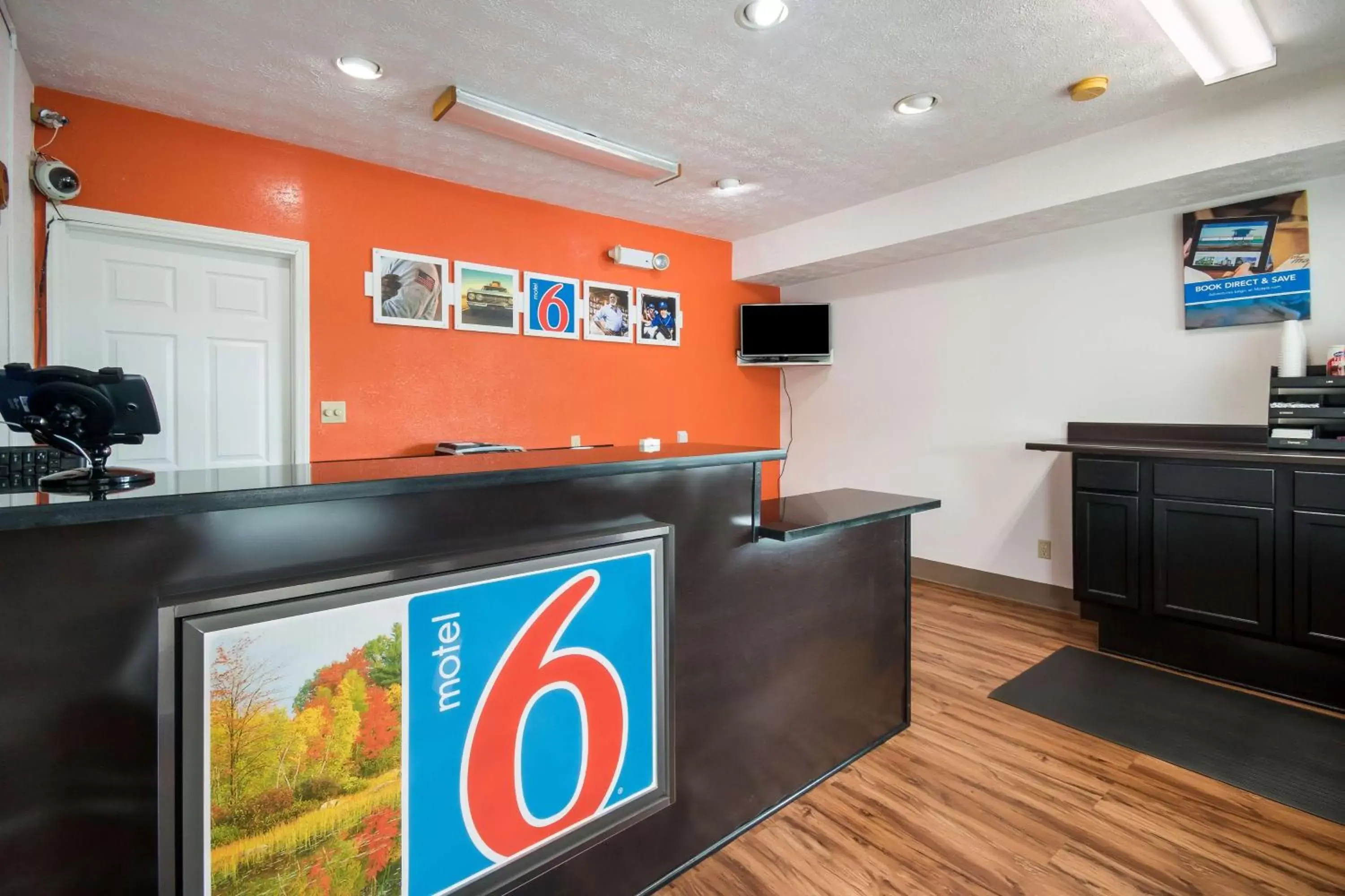 Property logo or sign, Lobby/Reception in Motel 6-Parkersburg, WV