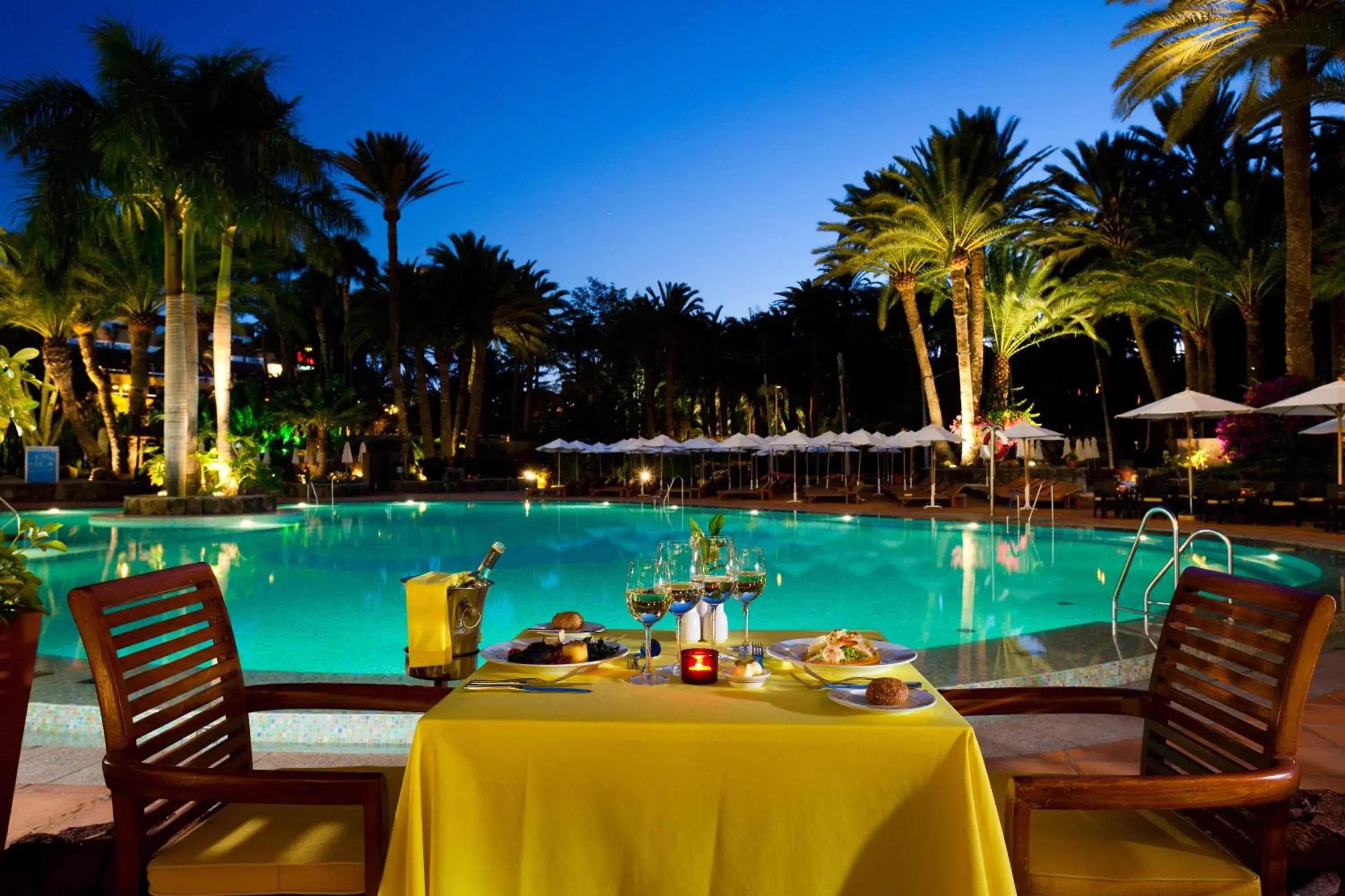 Dinner, Swimming Pool in Seaside Palm Beach
