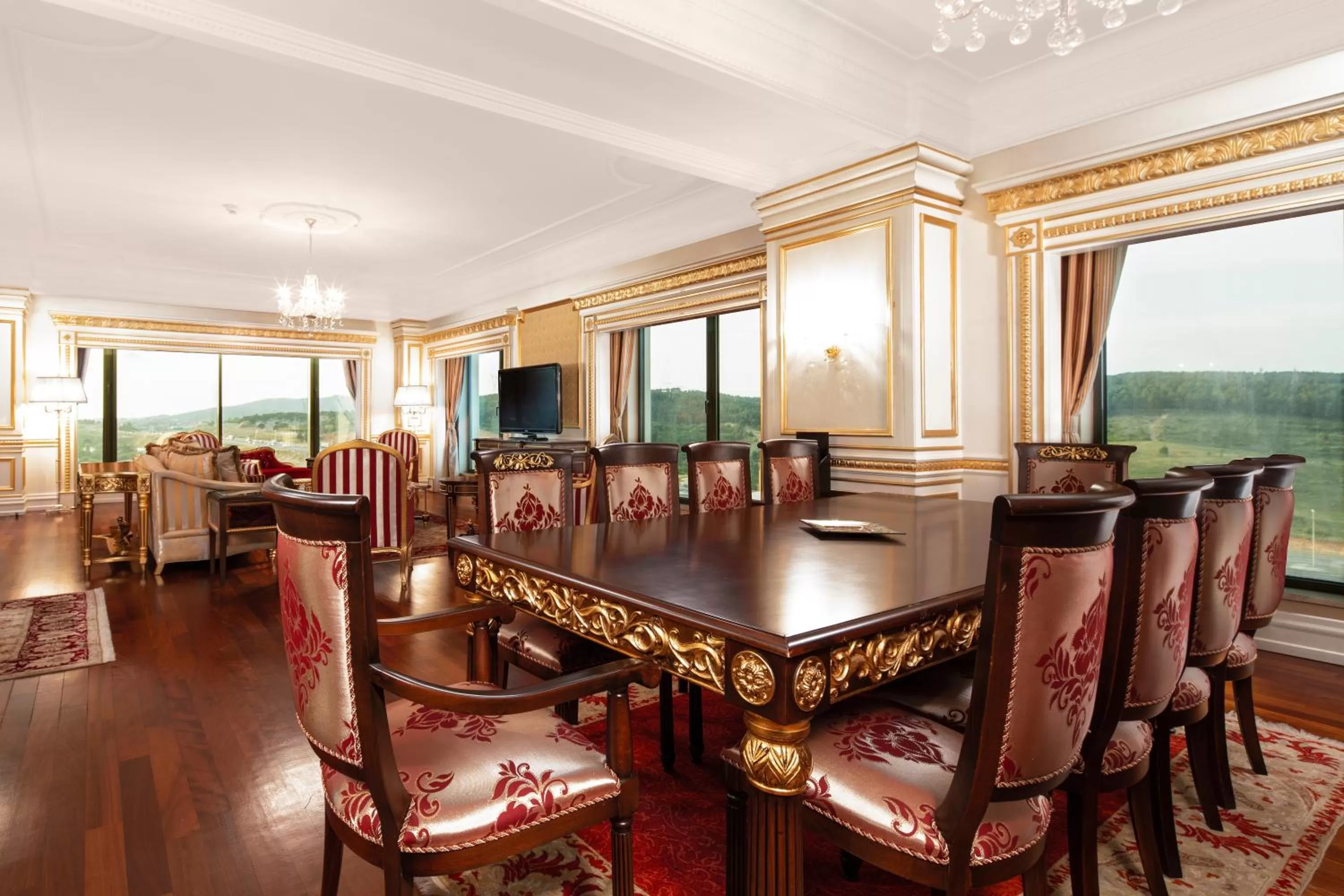 Living room in Crowne Plaza Istanbul Asia by IHG