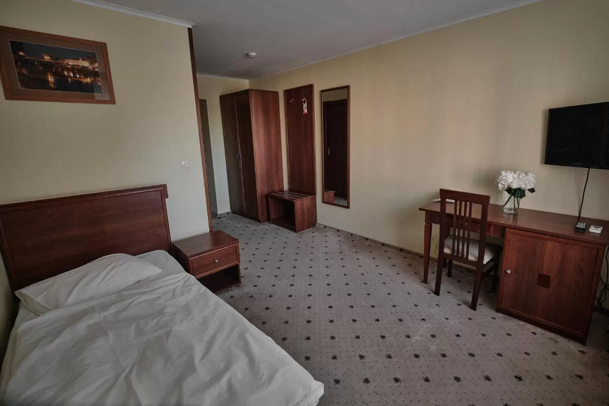 Standard Single Room - single occupancy in Hotel Uzhgorod Standard Single Room - single occupancy in Hotel Uzhgorod