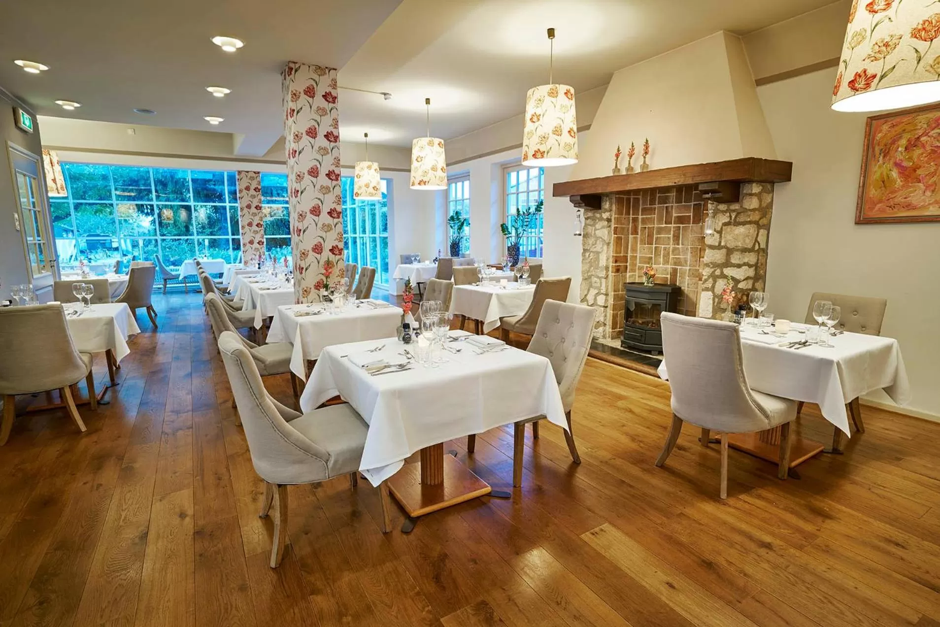 Restaurant/places to eat in Hotel Brull