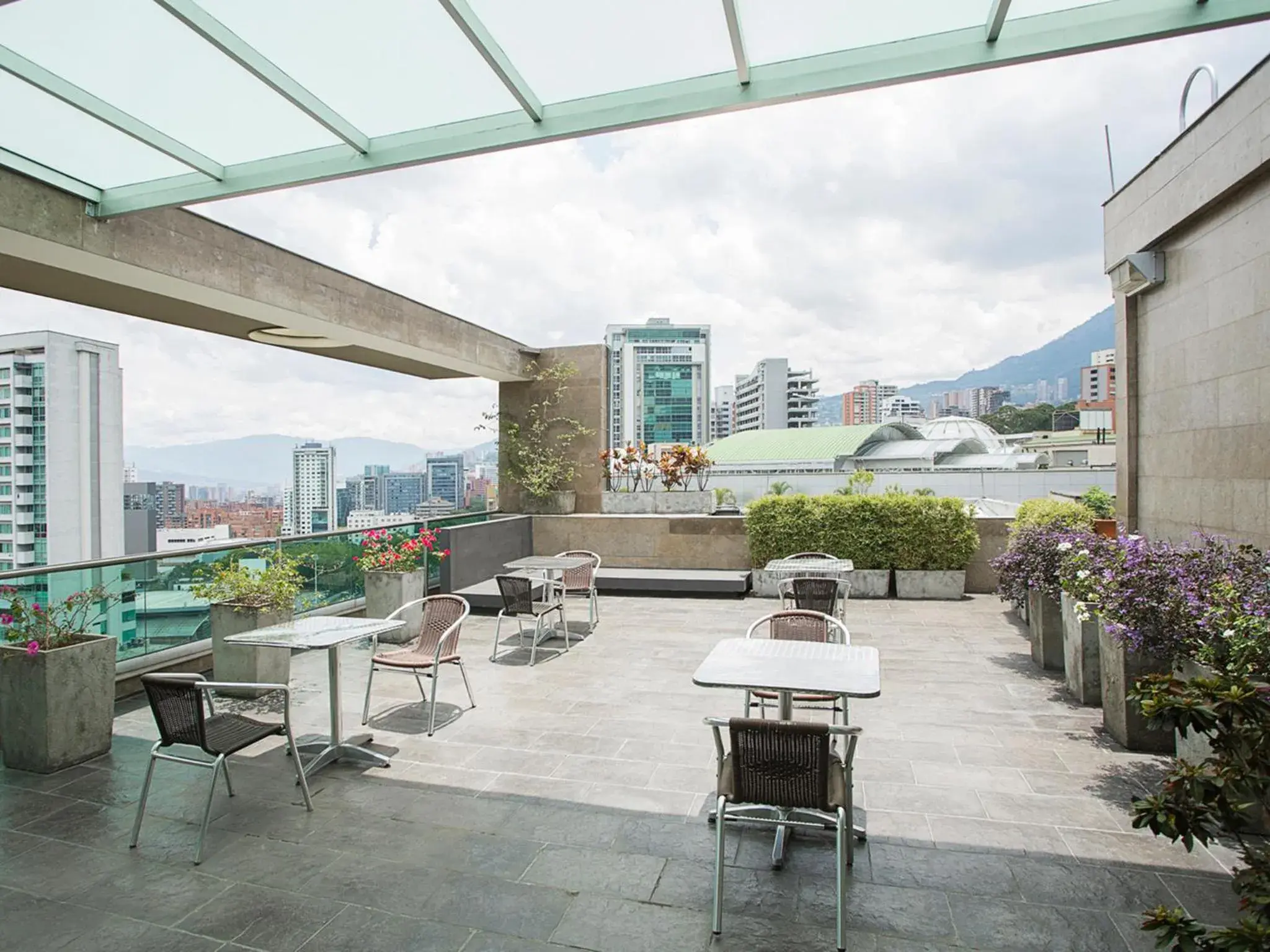 Balcony/Terrace, Restaurant/Places to Eat in Hotel bh El Poblado