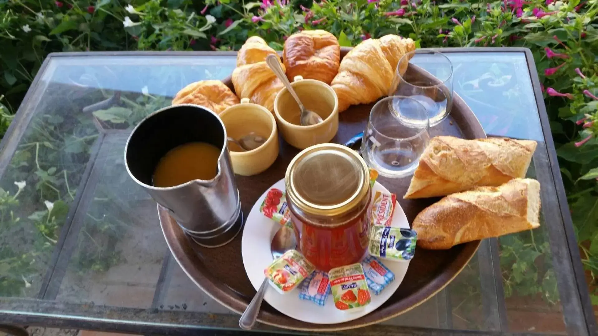 Breakfast in Domaine du Serre d'Avène
