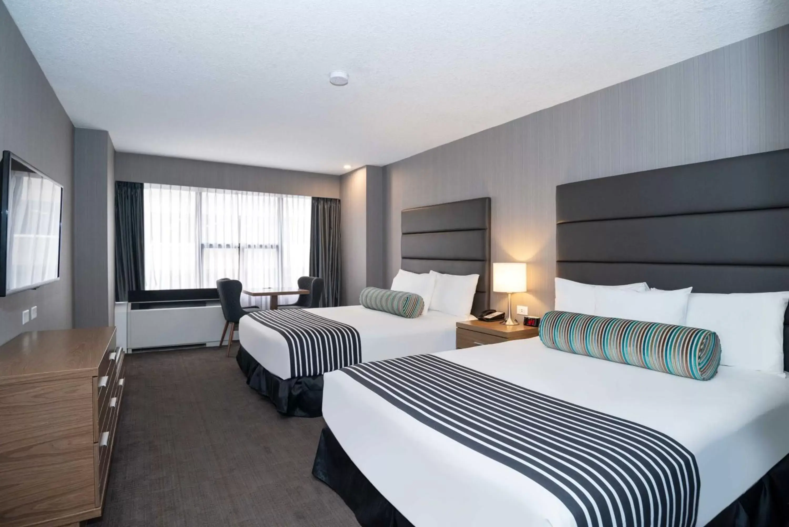 Photo of the whole room in Sandman Signature Calgary Downtown Hotel