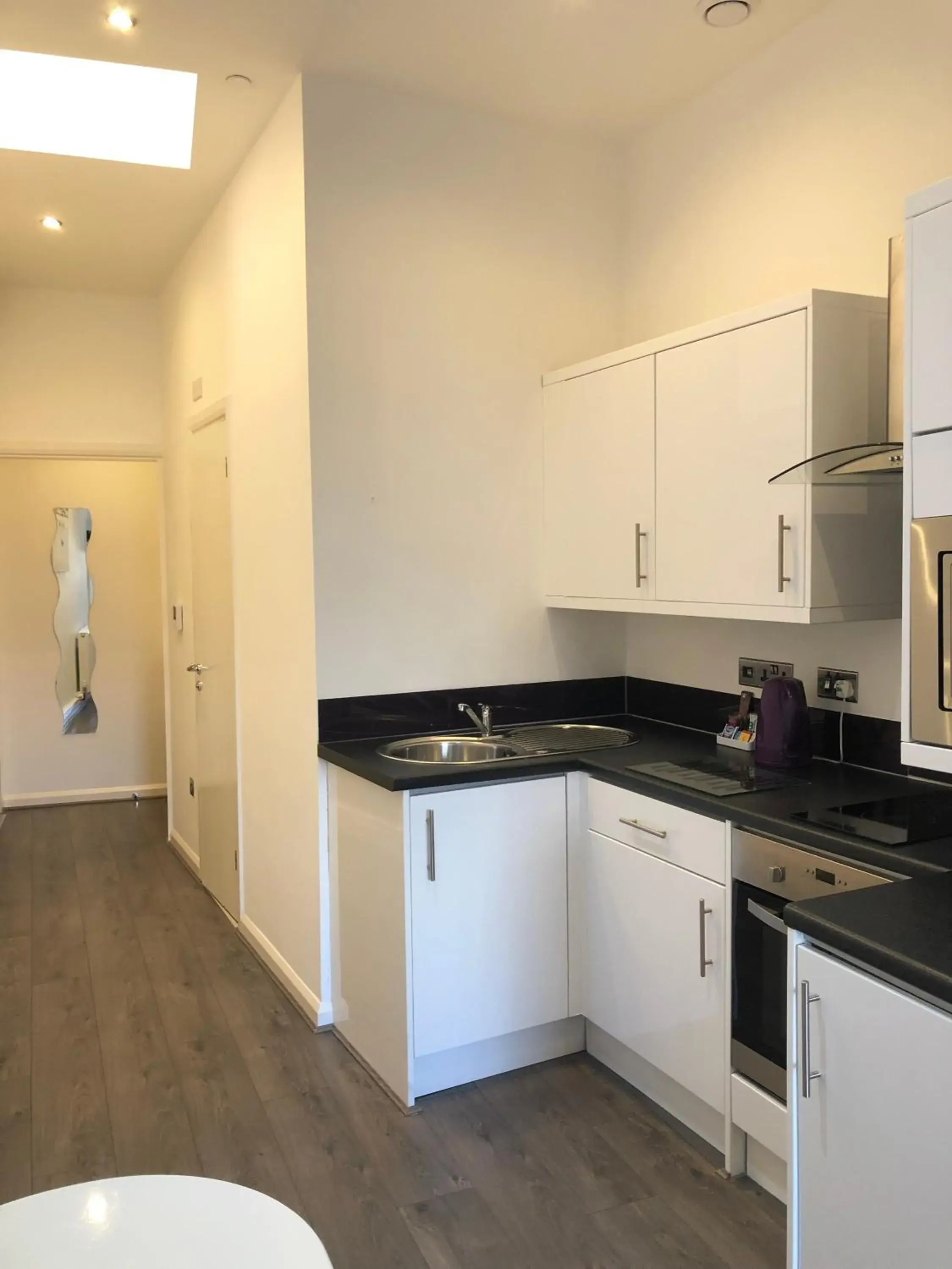 Kitchen or kitchenette, Kitchen/Kitchenette in FoxHouse Studio Apartments