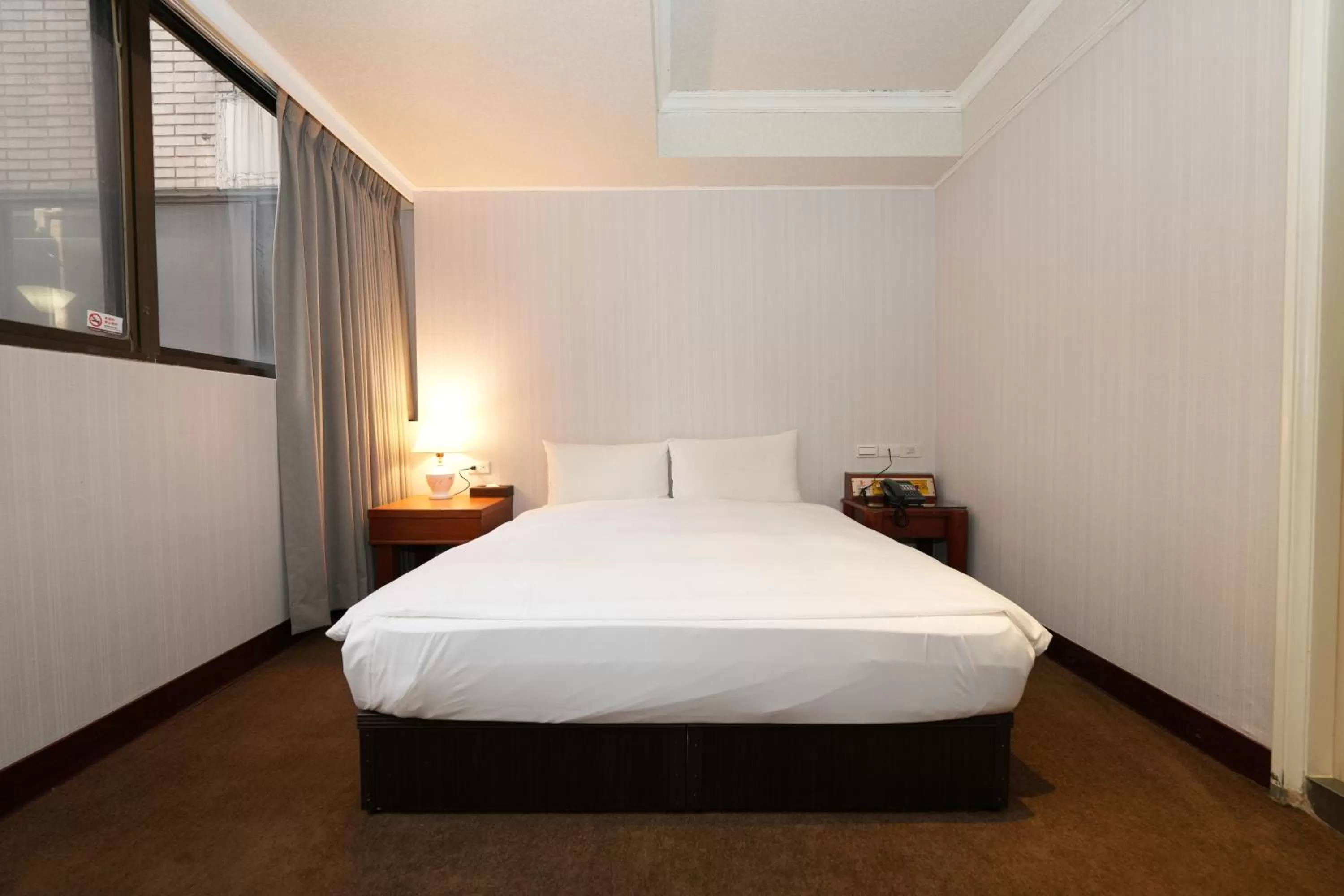Photo of the whole room, Bed in Shanger Hotel