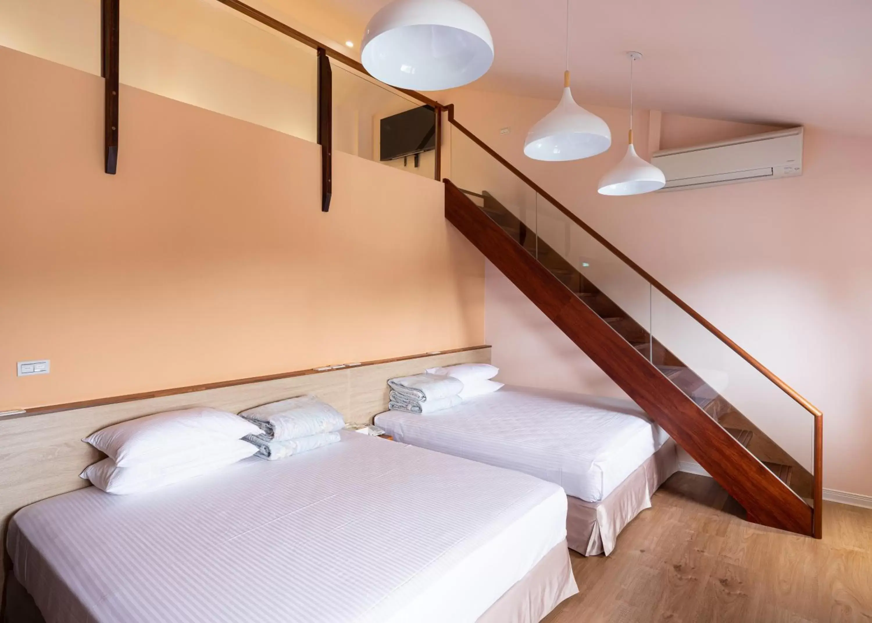 Decorative detail, Bed in 名竹旅社 Minzu Hotel Decorative detail, Bed in 名竹旅社 Minzu Hotel