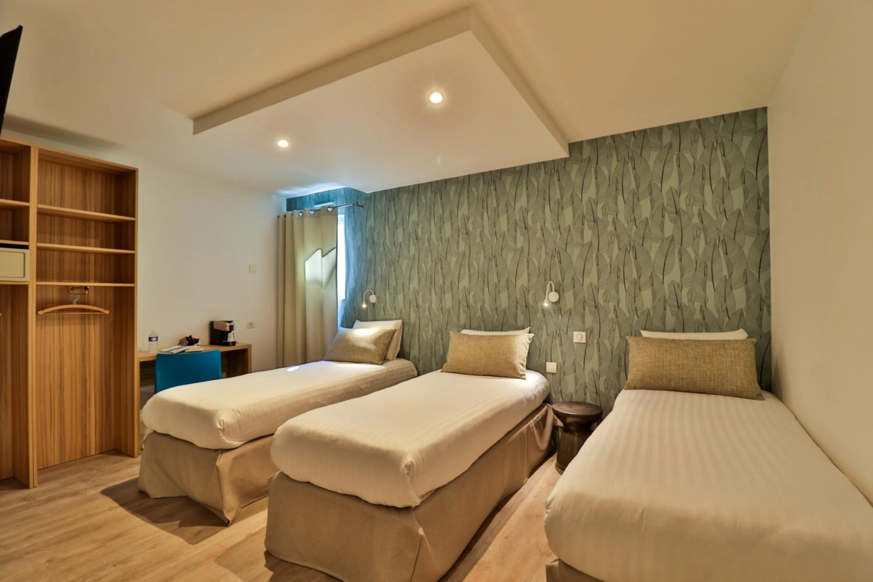 Photo of the whole room, Bed in Hotel du Pin Nice Port