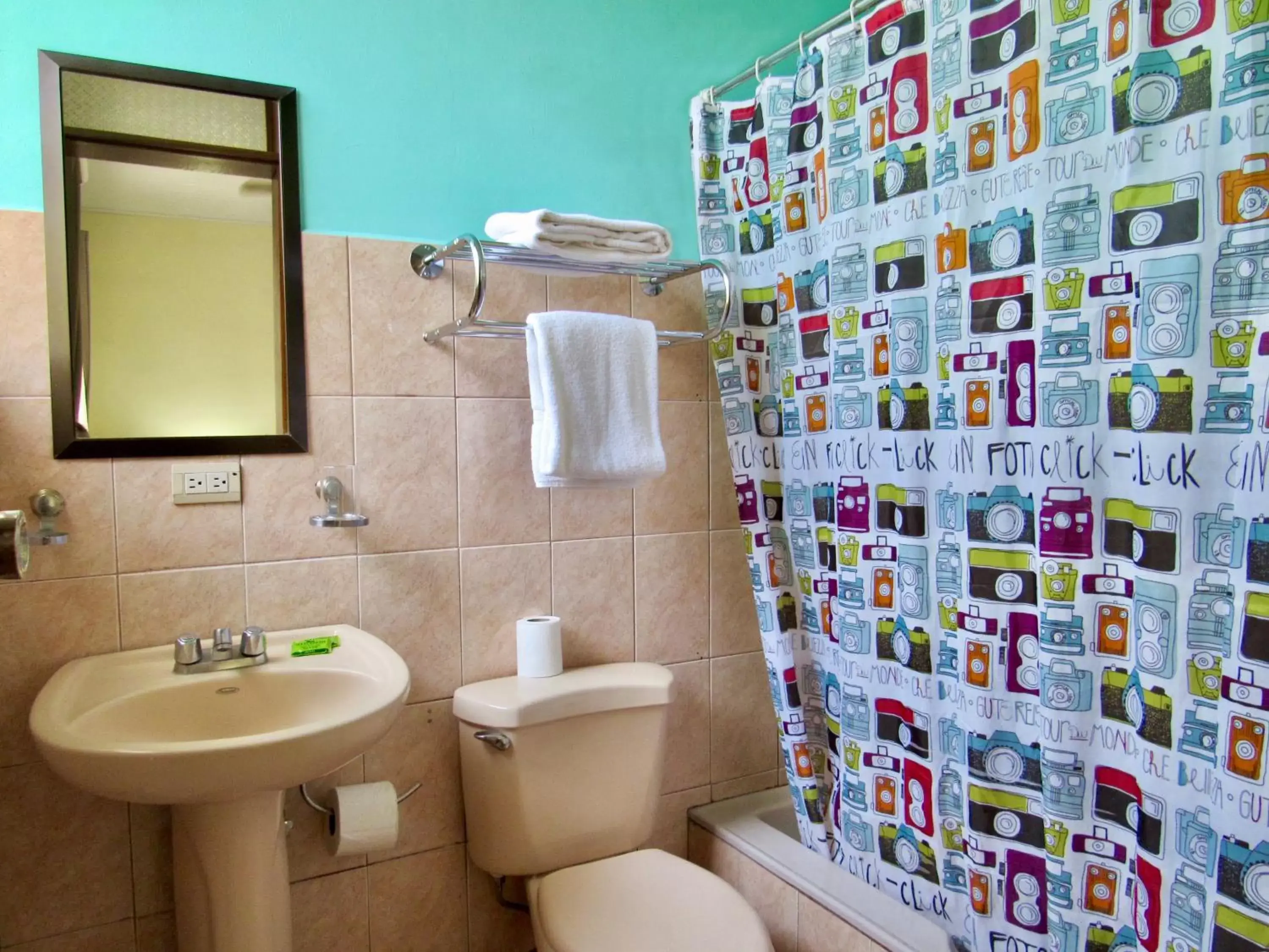 Toilet, Bathroom in Hotel La Guaria Inn & Suites