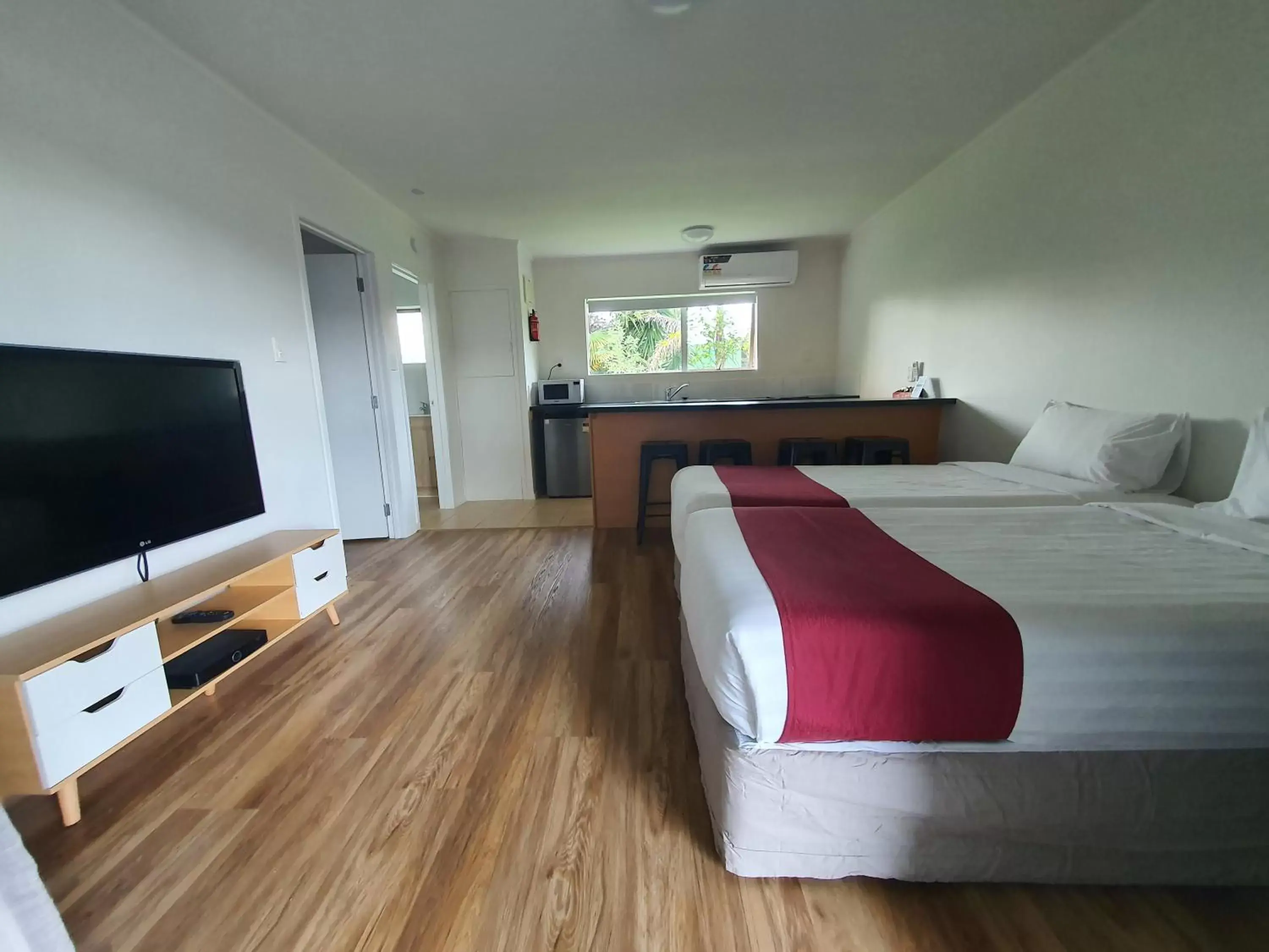 Property building, Bed in Ocean Inn Motel Property building, Bed in Ocean Inn Motel