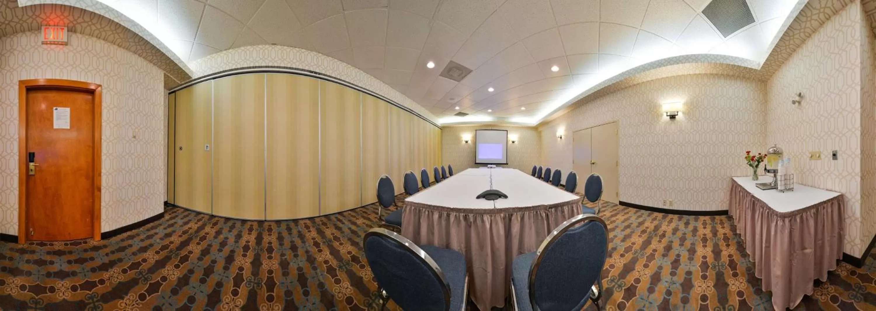 Meeting/conference room in Hampton Inn & Suites by Hilton Calgary University NW