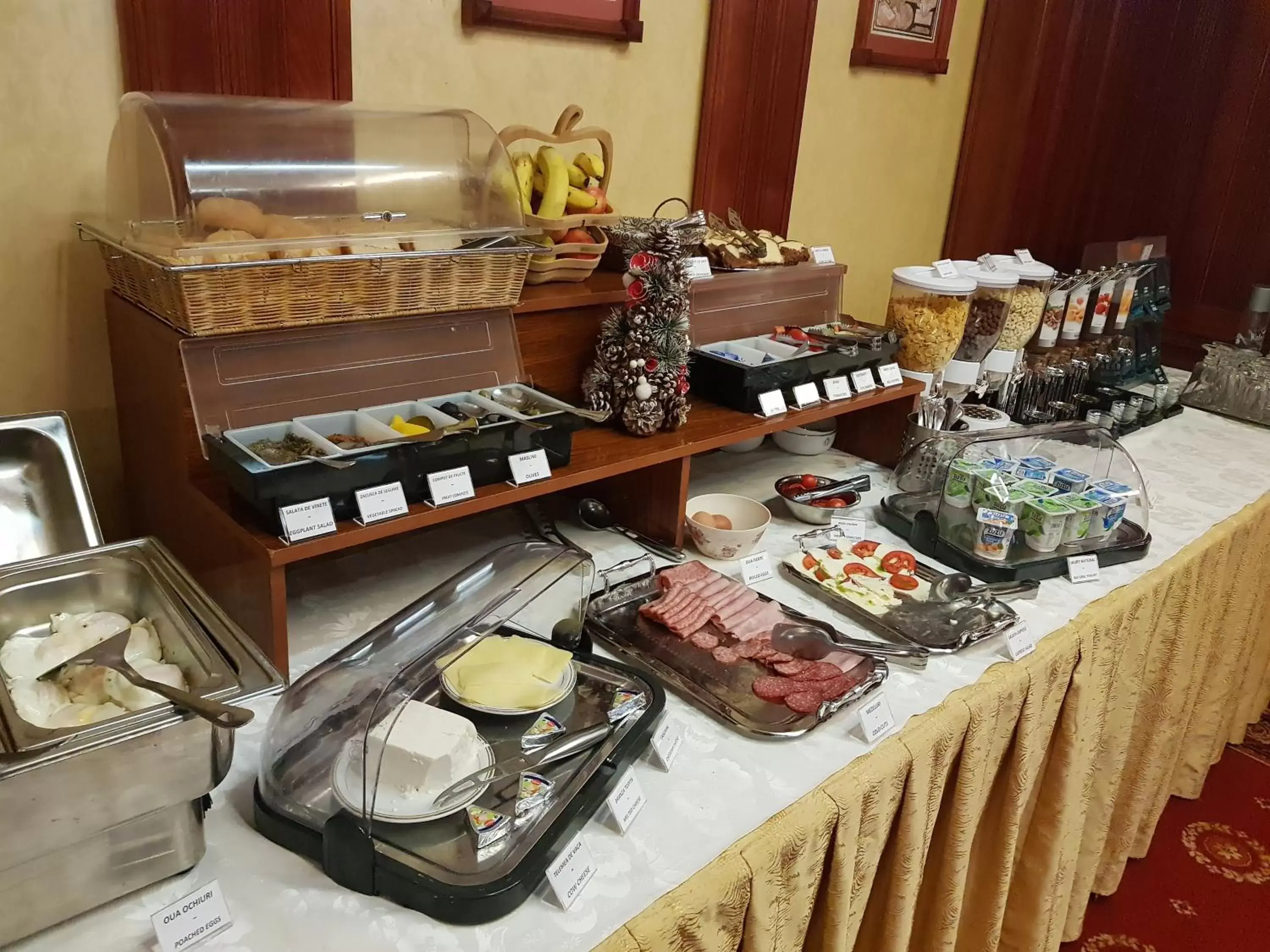 Breakfast, Food in Hotel Golden House