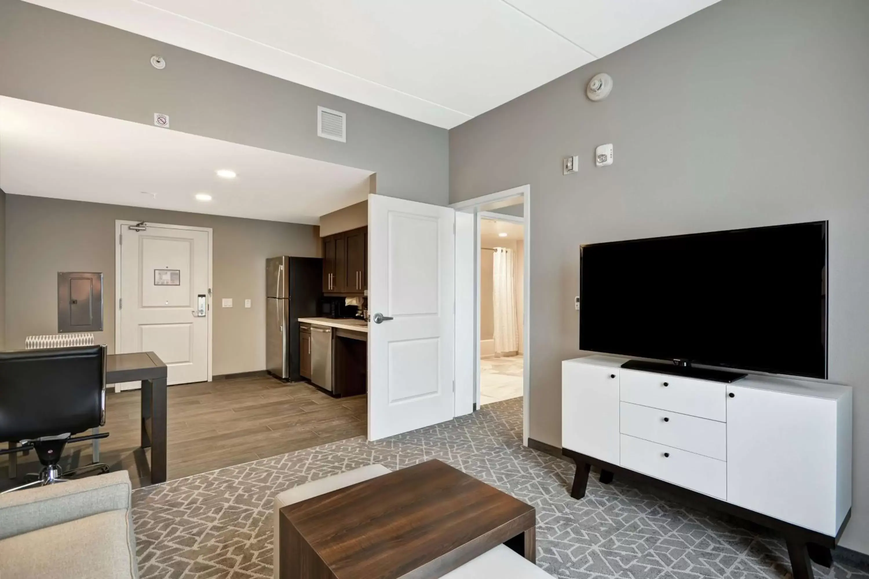 King Suite - Mobility/Hearing Accessible - Non-Smoking in Homewood Suites by Hilton Raleigh Cary I-40 King Suite - Mobility/Hearing Accessible - Non-Smoking in Homewood Suites by Hilton Raleigh Cary I-40