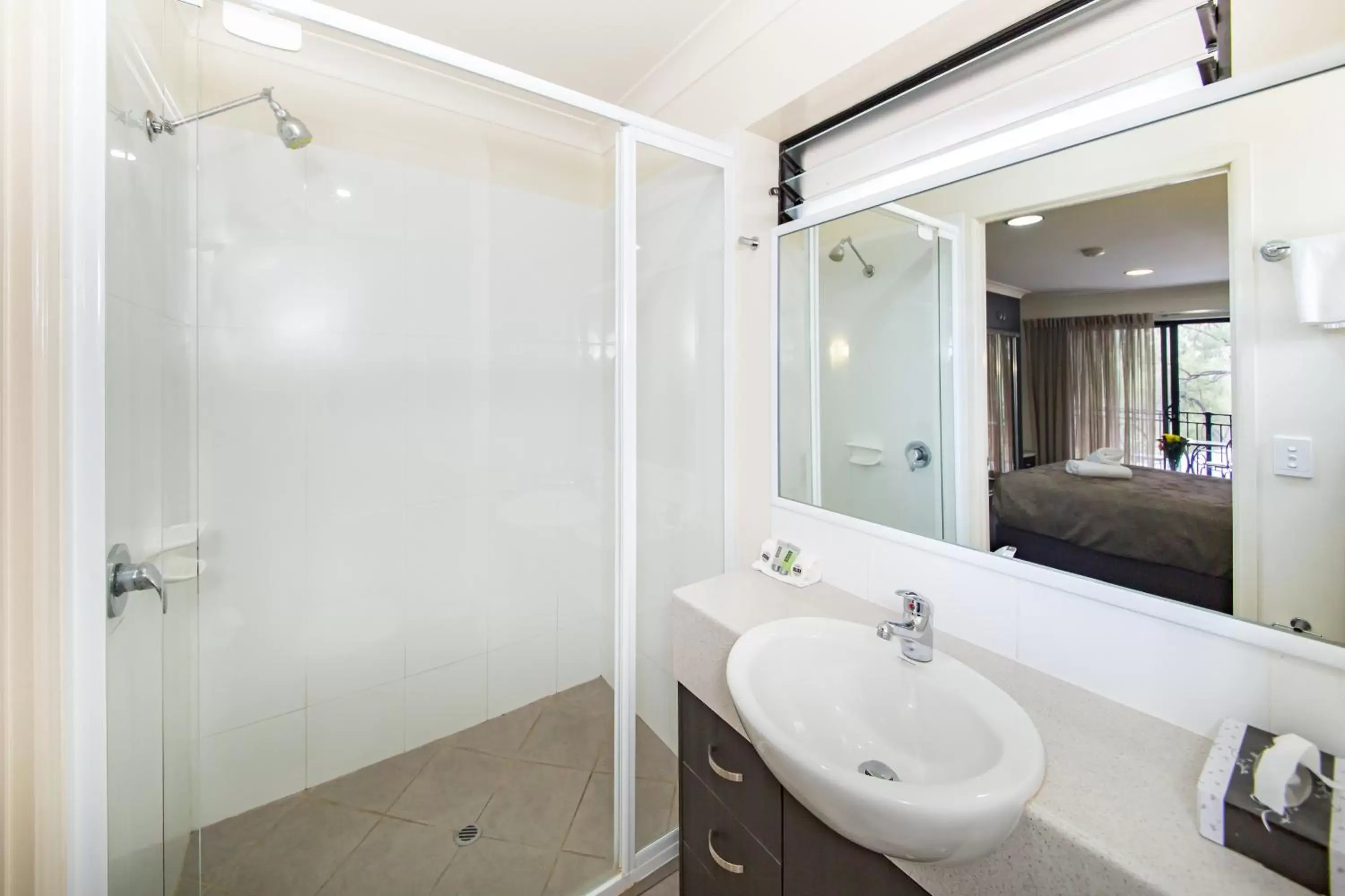 Shower, Bathroom in Dalby Fairway Motor Inn
