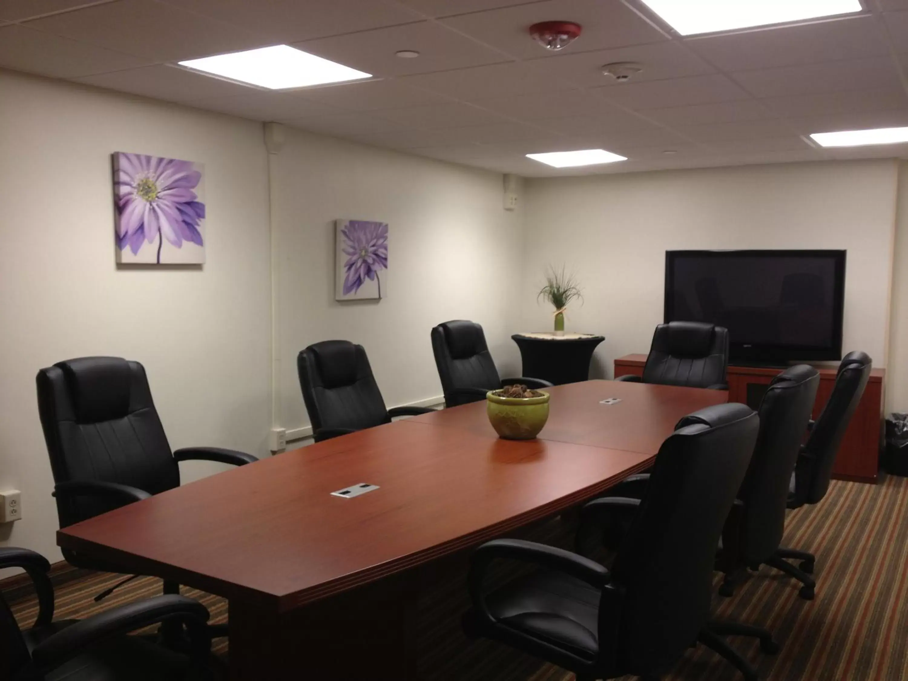 Meeting/conference room in Super 8 by Wyndham Mount Laurel