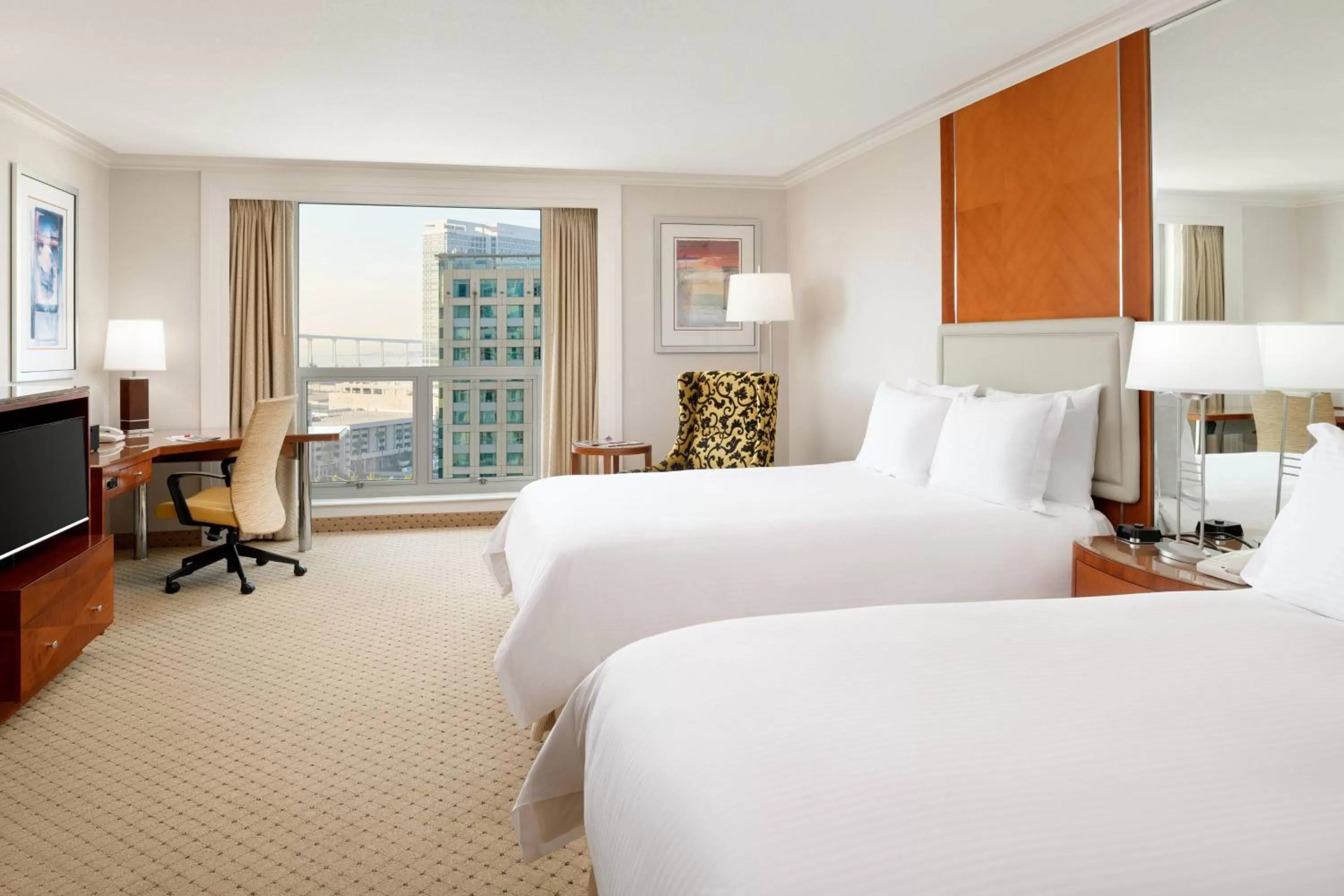 Photo of the whole room, Bed in San Diego Marriott Gaslamp Quarter