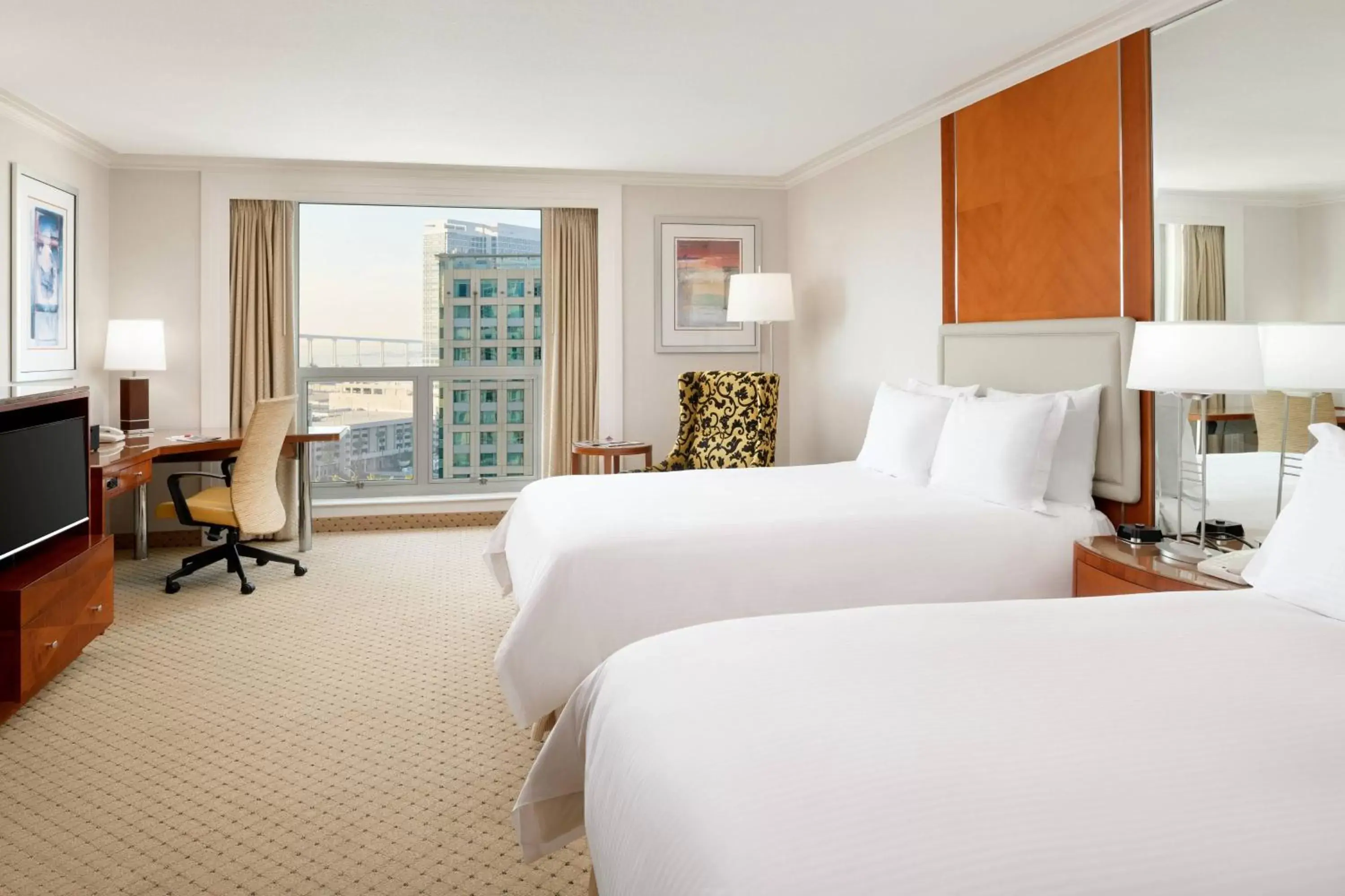Photo of the whole room, Bed in San Diego Marriott Gaslamp Quarter - No Resort Fees