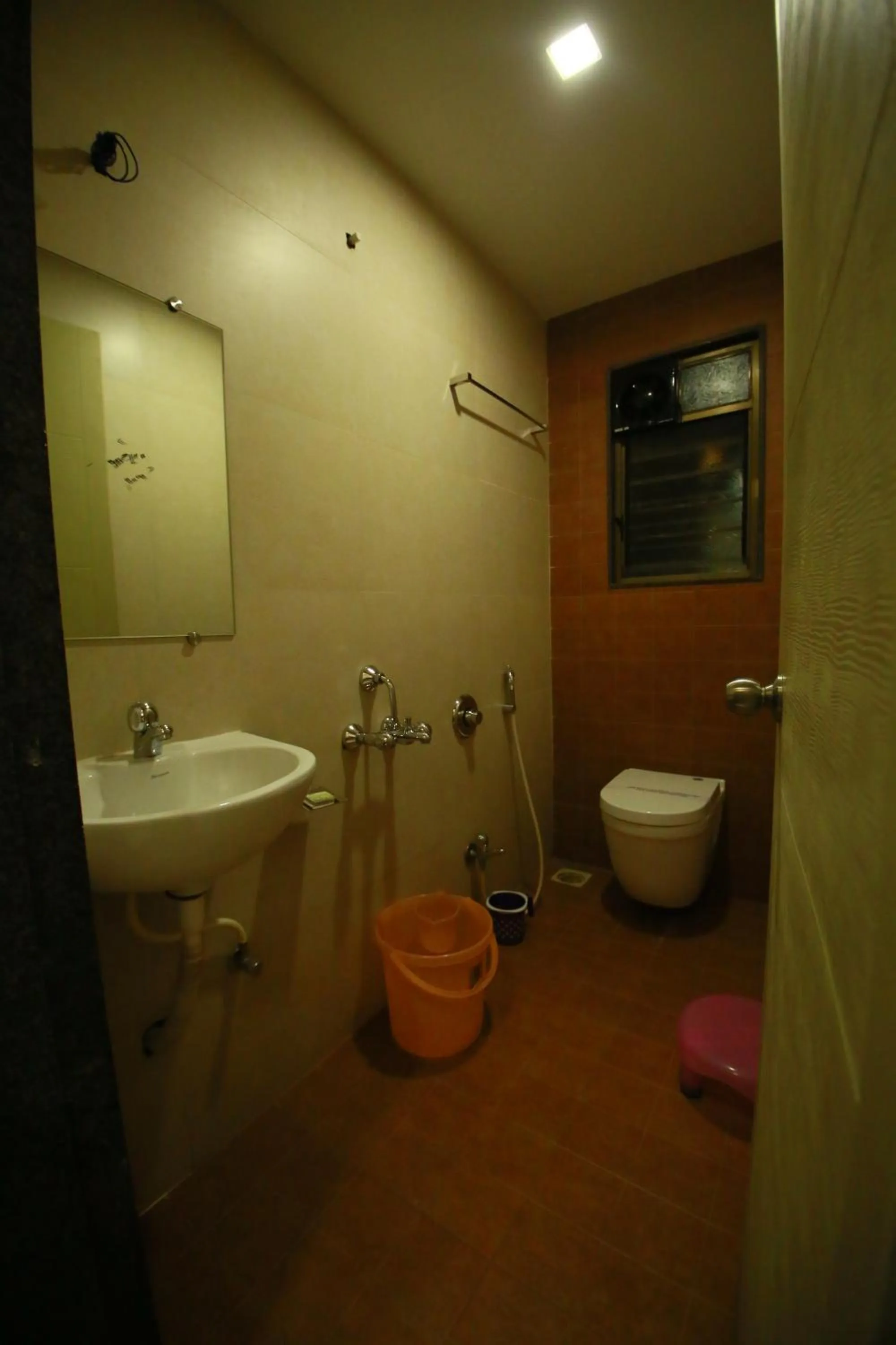 Shower in Hotel Madhuri Executive