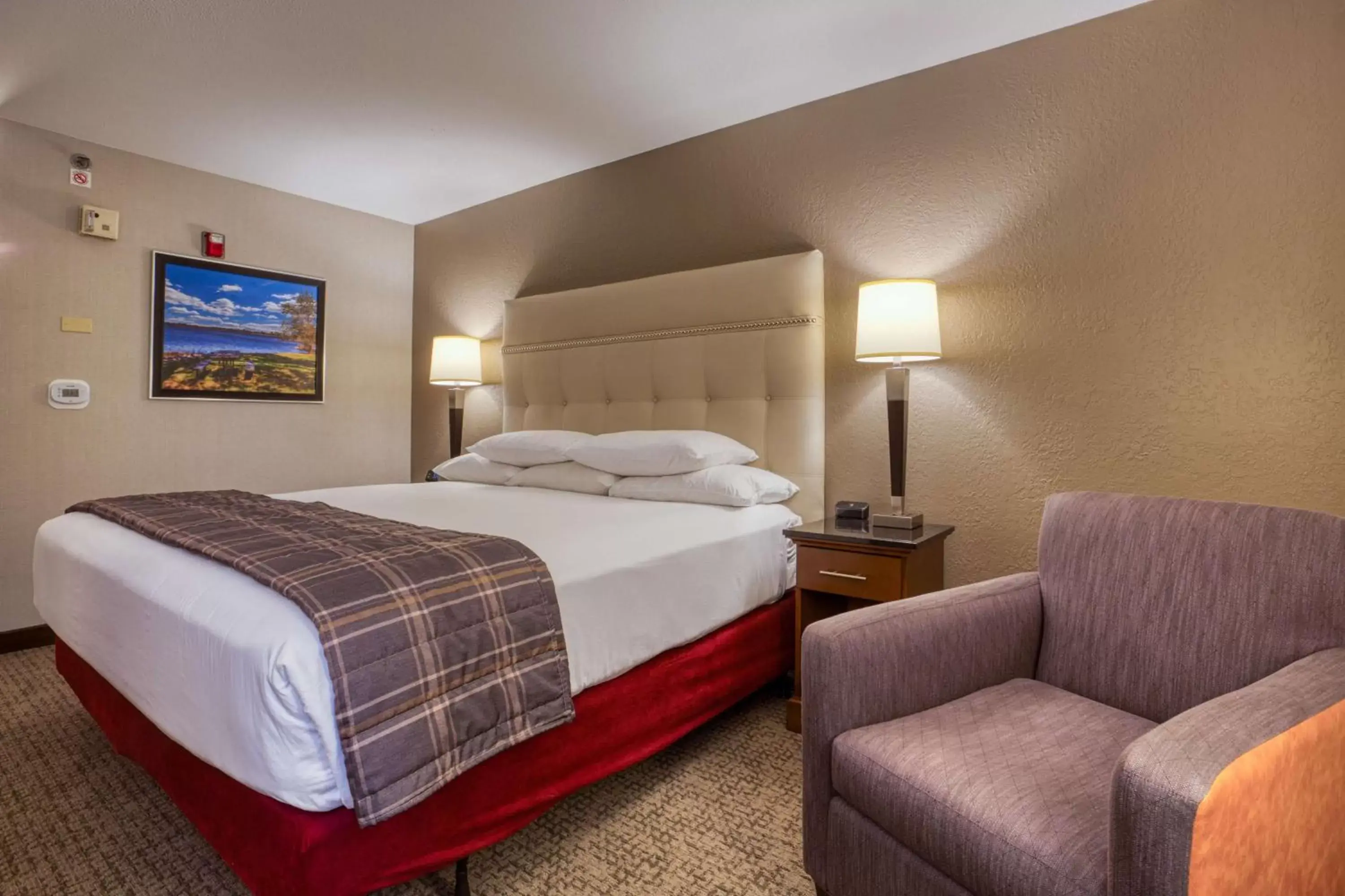 Deluxe King Room - Accessible, Roll-in Shower in Drury Inn & Suites St. Louis - Fairview Heights Deluxe King Room - Accessible, Roll-in Shower in Drury Inn & Suites St. Louis - Fairview Heights