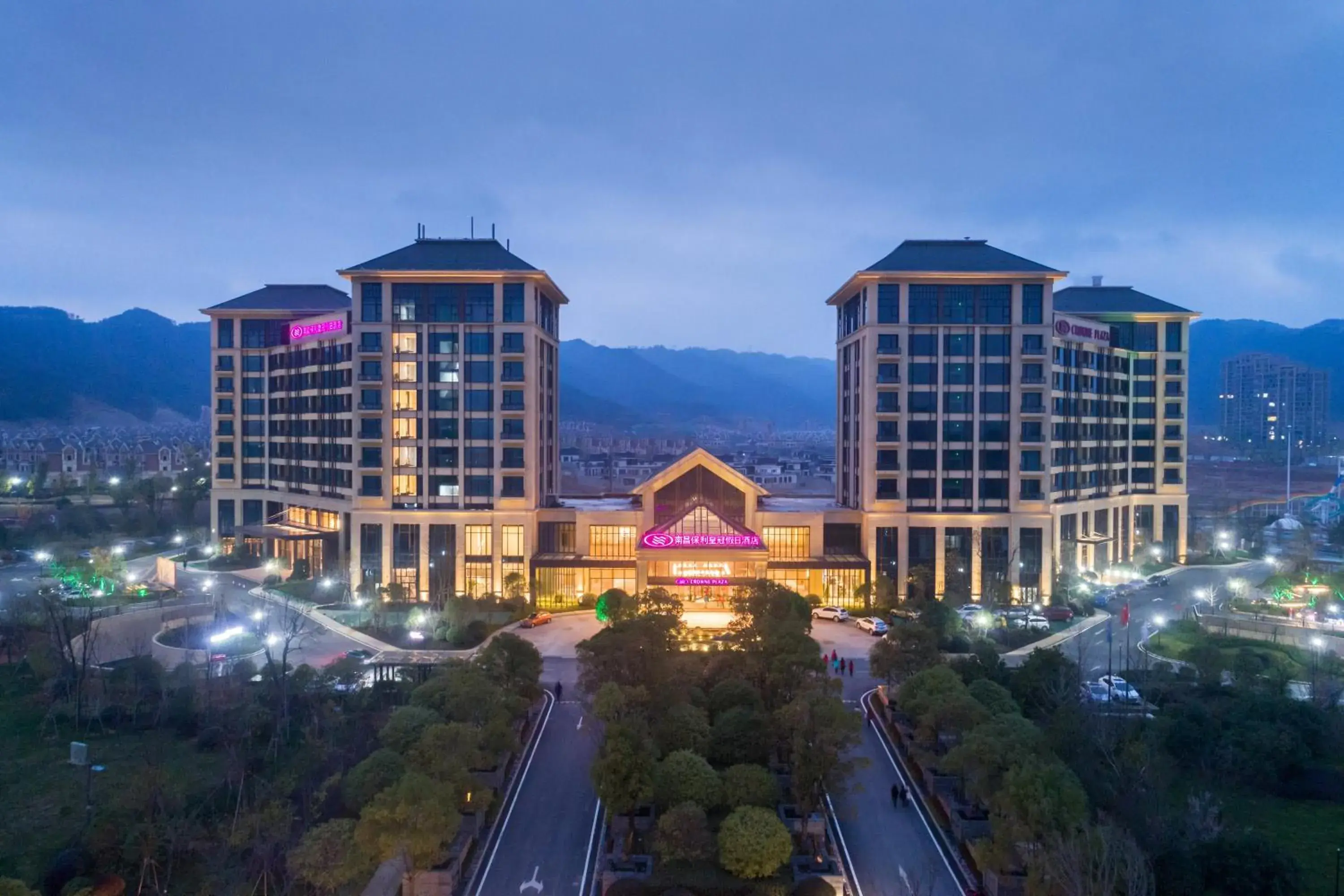 Property Building in Crowne Plaza Nanchang Wanli, an IHG Hotel