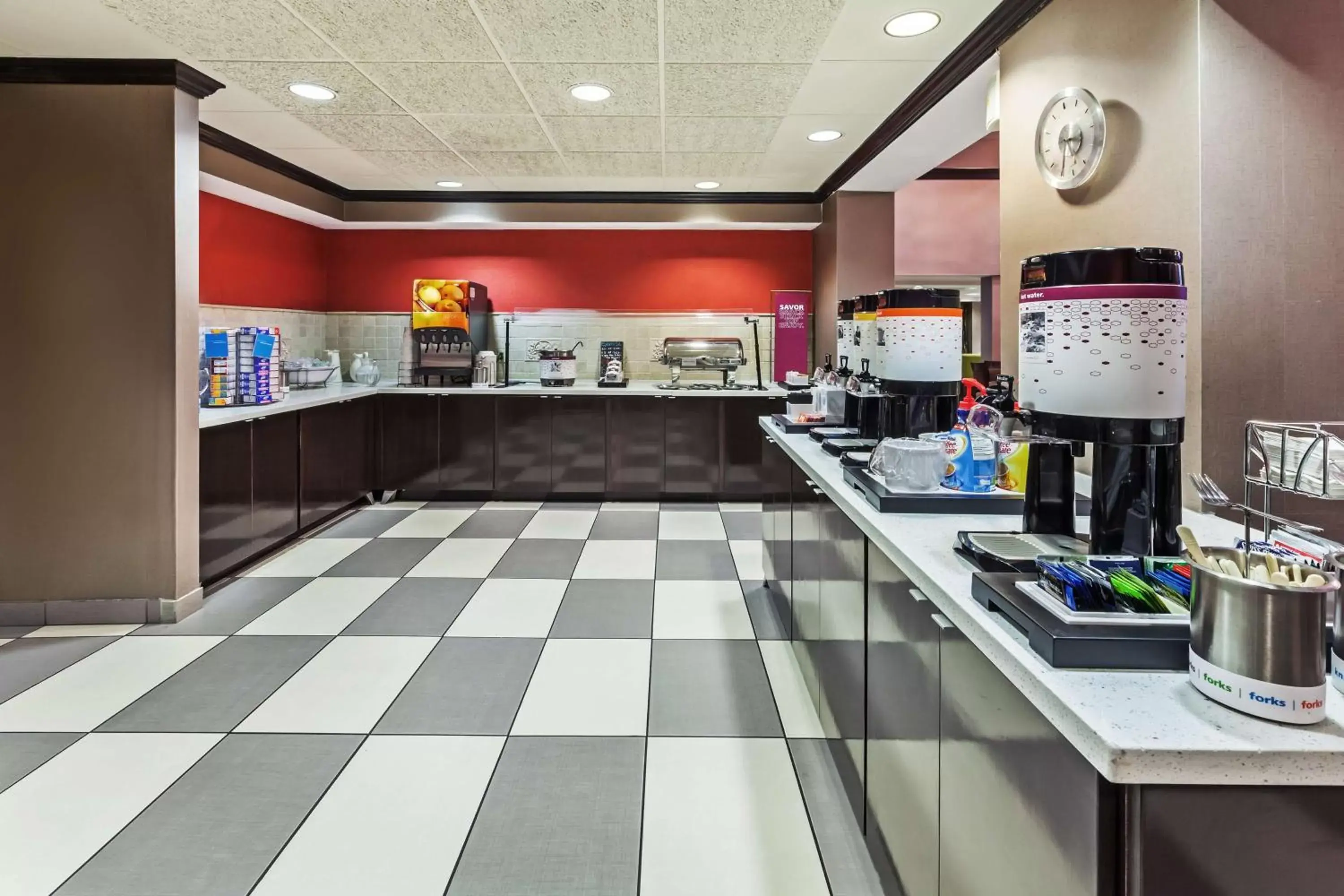 Dining area in Hampton Inn & Suites Tulsa-Woodland Hills