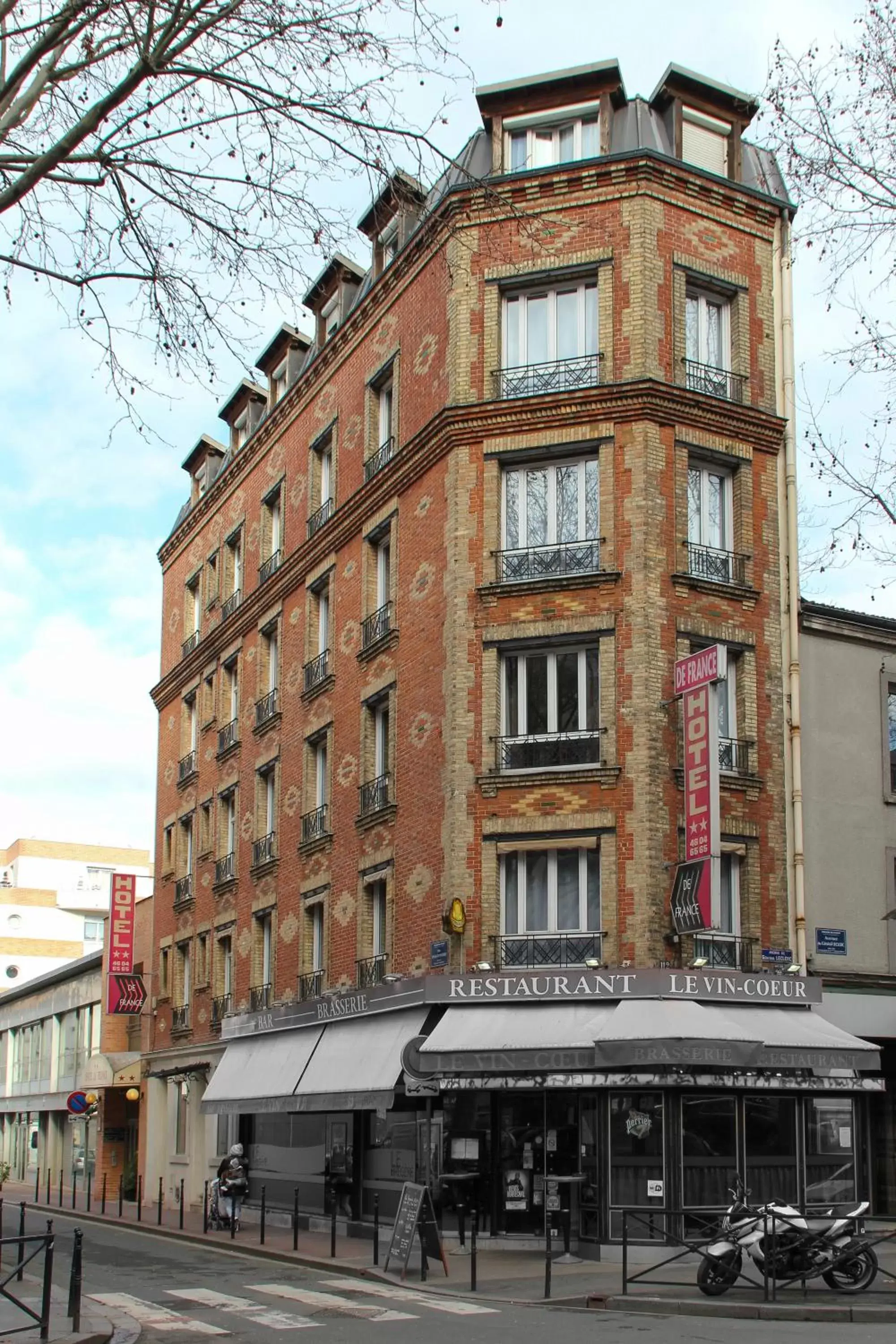 Property Building in Hôtel De France