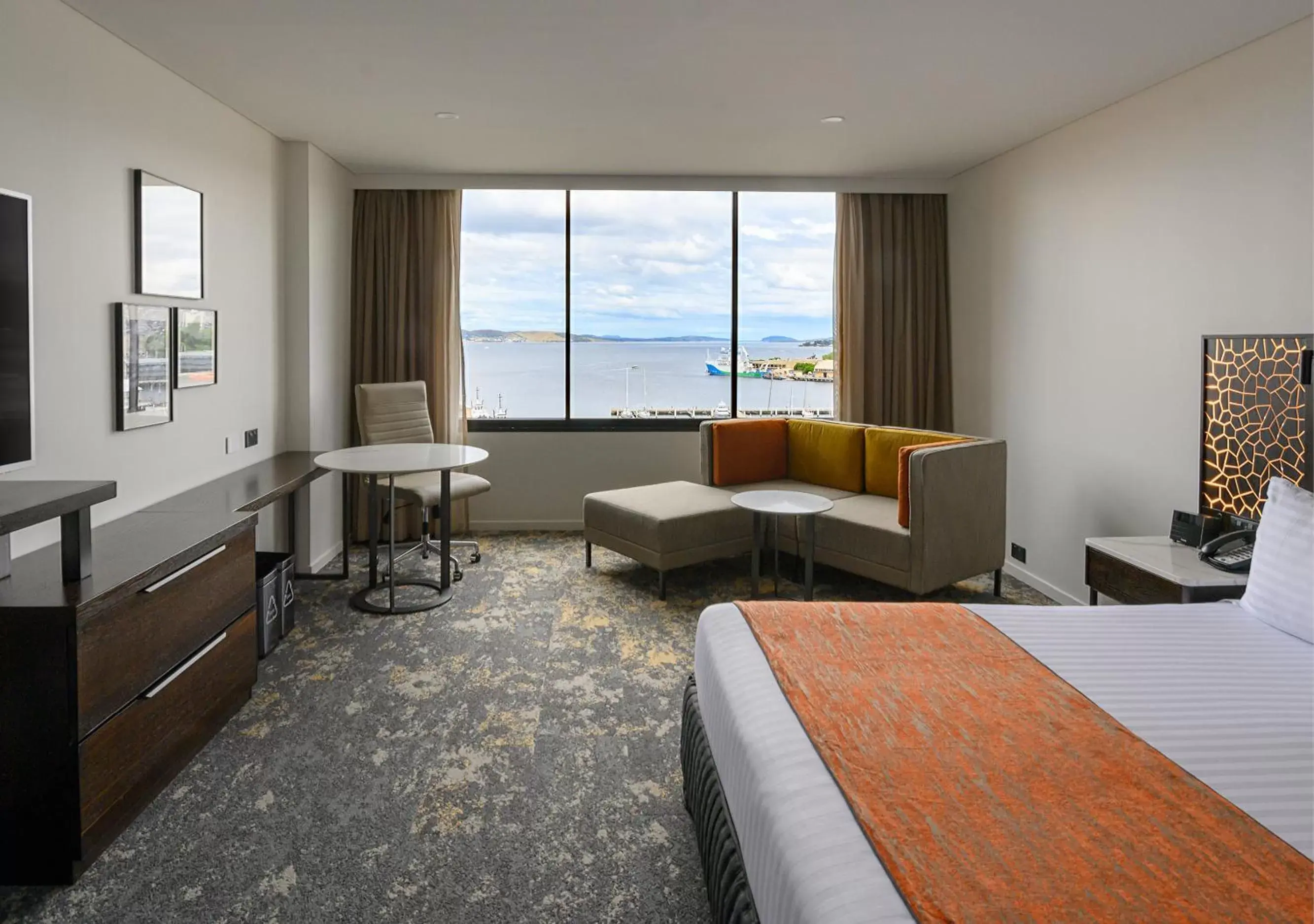 Sea view in Hotel Grand Chancellor Hobart