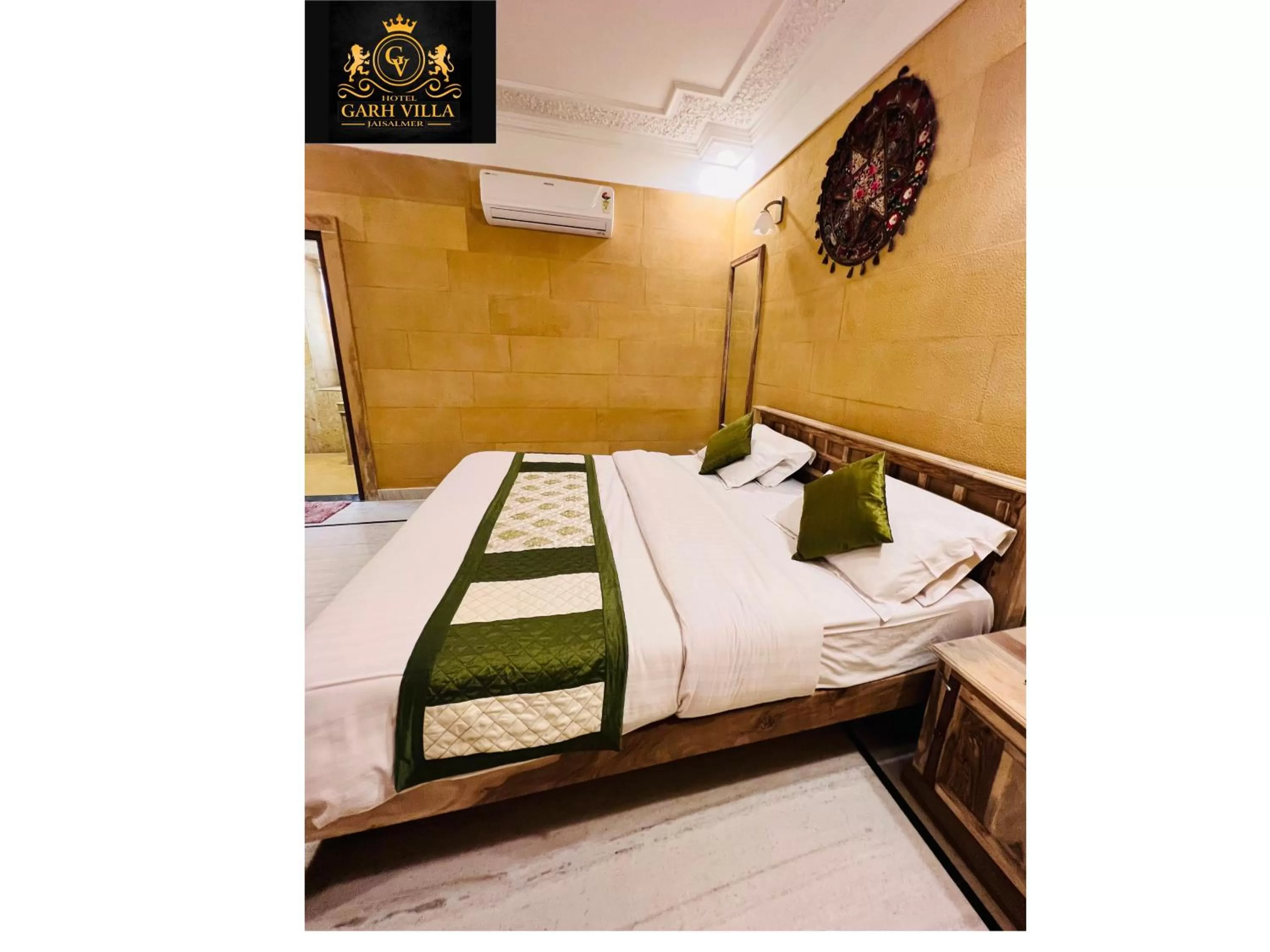 Property building, Bed in Hotel Garh Vila