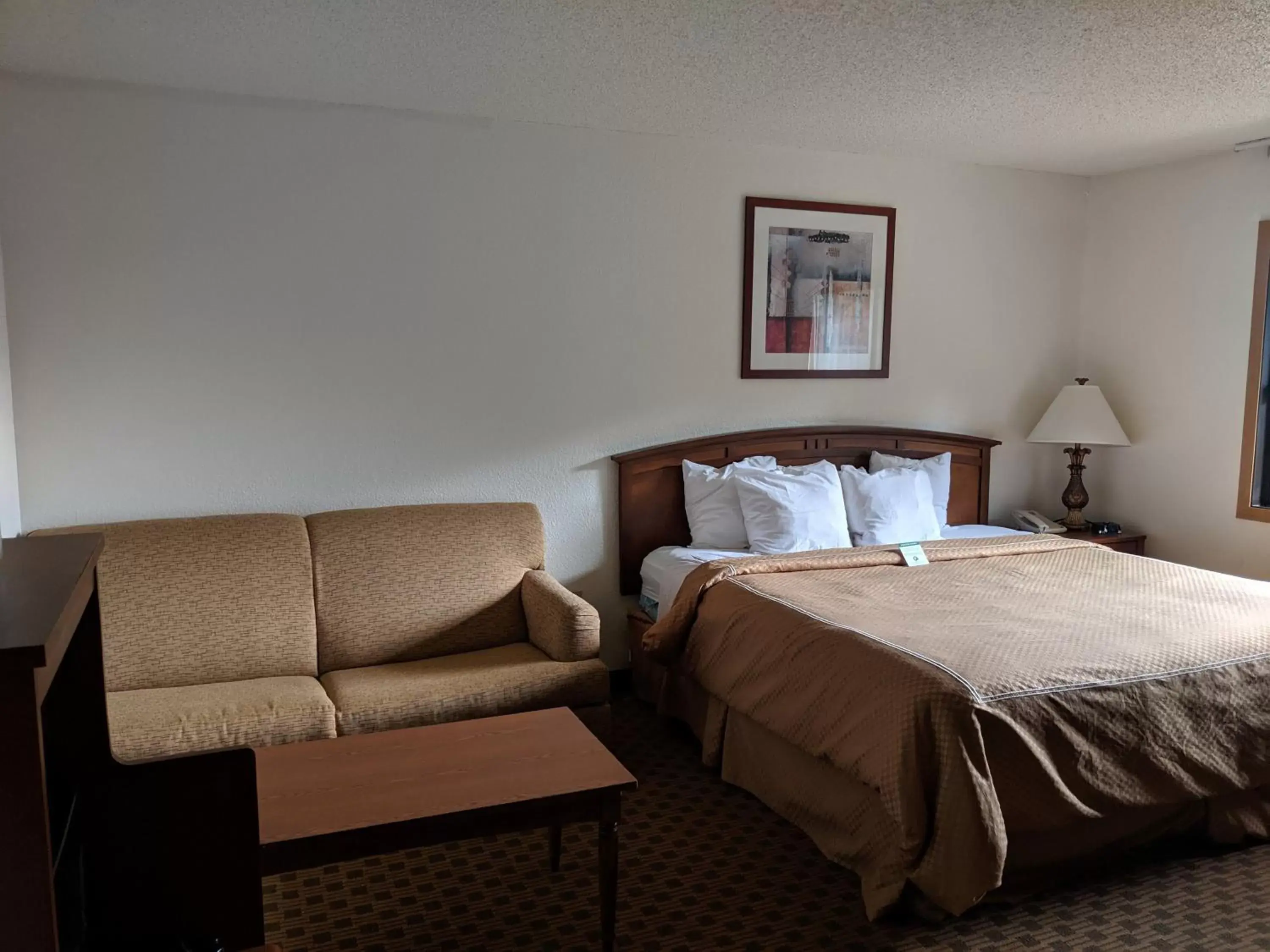 Bed in Boarders Inn and Suites by Cobblestone Hotels - Ripon