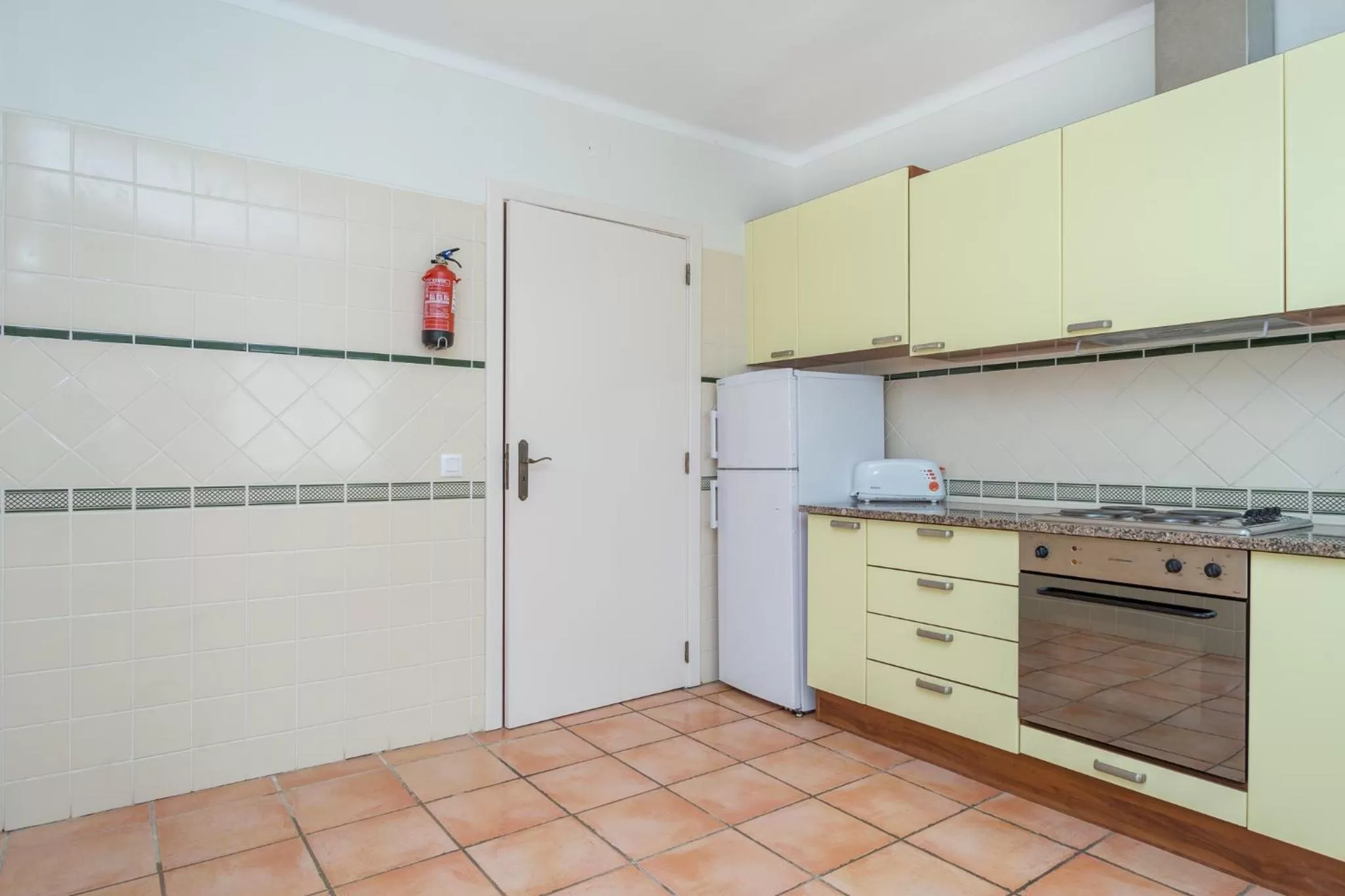 Kitchen or kitchenette in Colina da Lapa & Villas