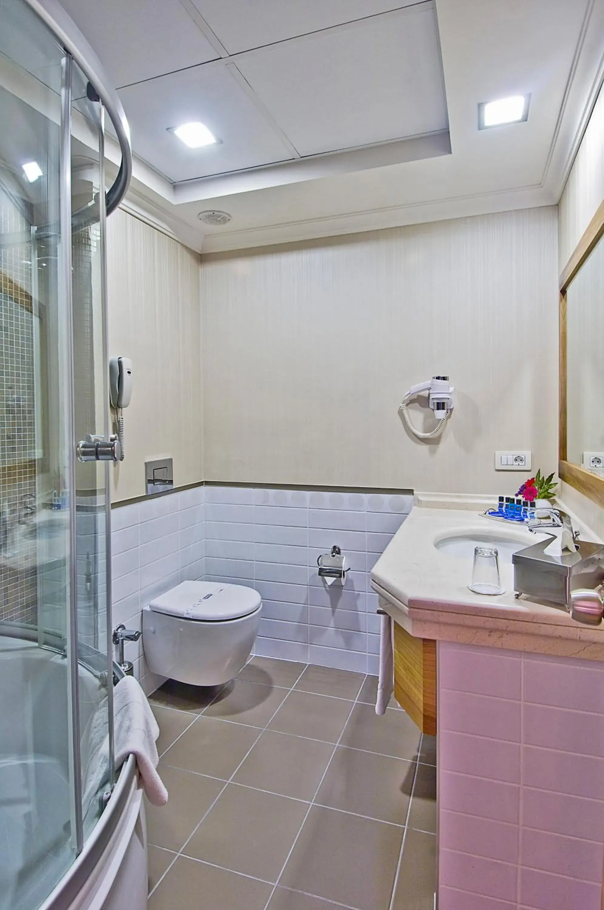 Bathroom in Tugcu Hotel Select