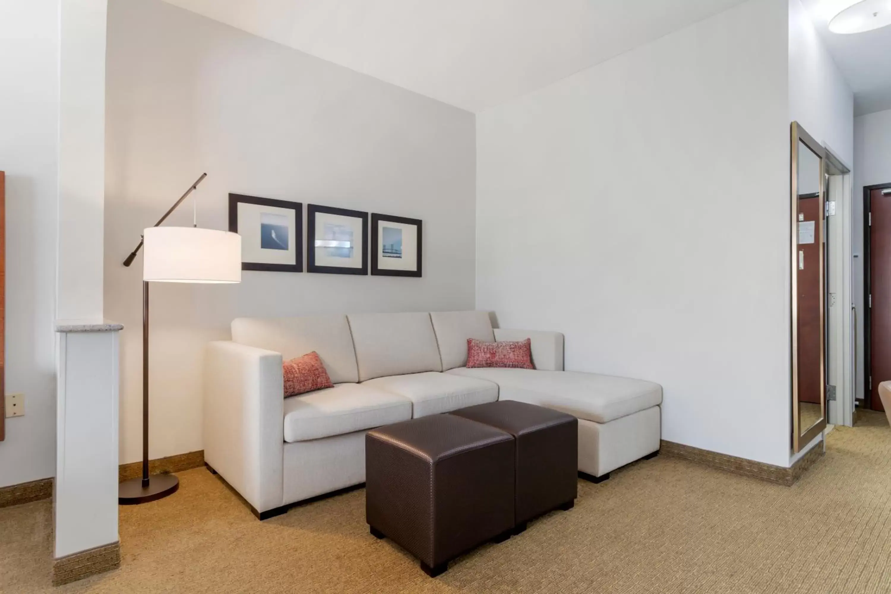 Living room, Seating Area in Comfort Suites La Porte