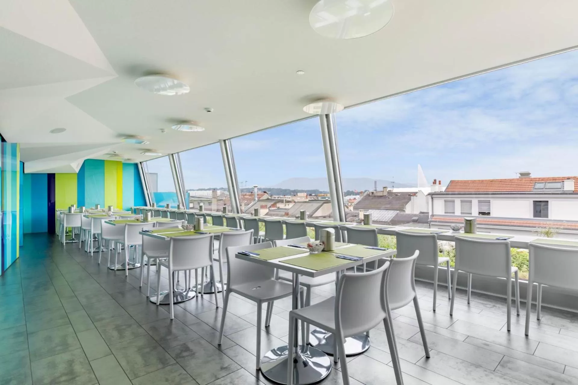 Restaurant/places to eat in Hotel Cristal Design