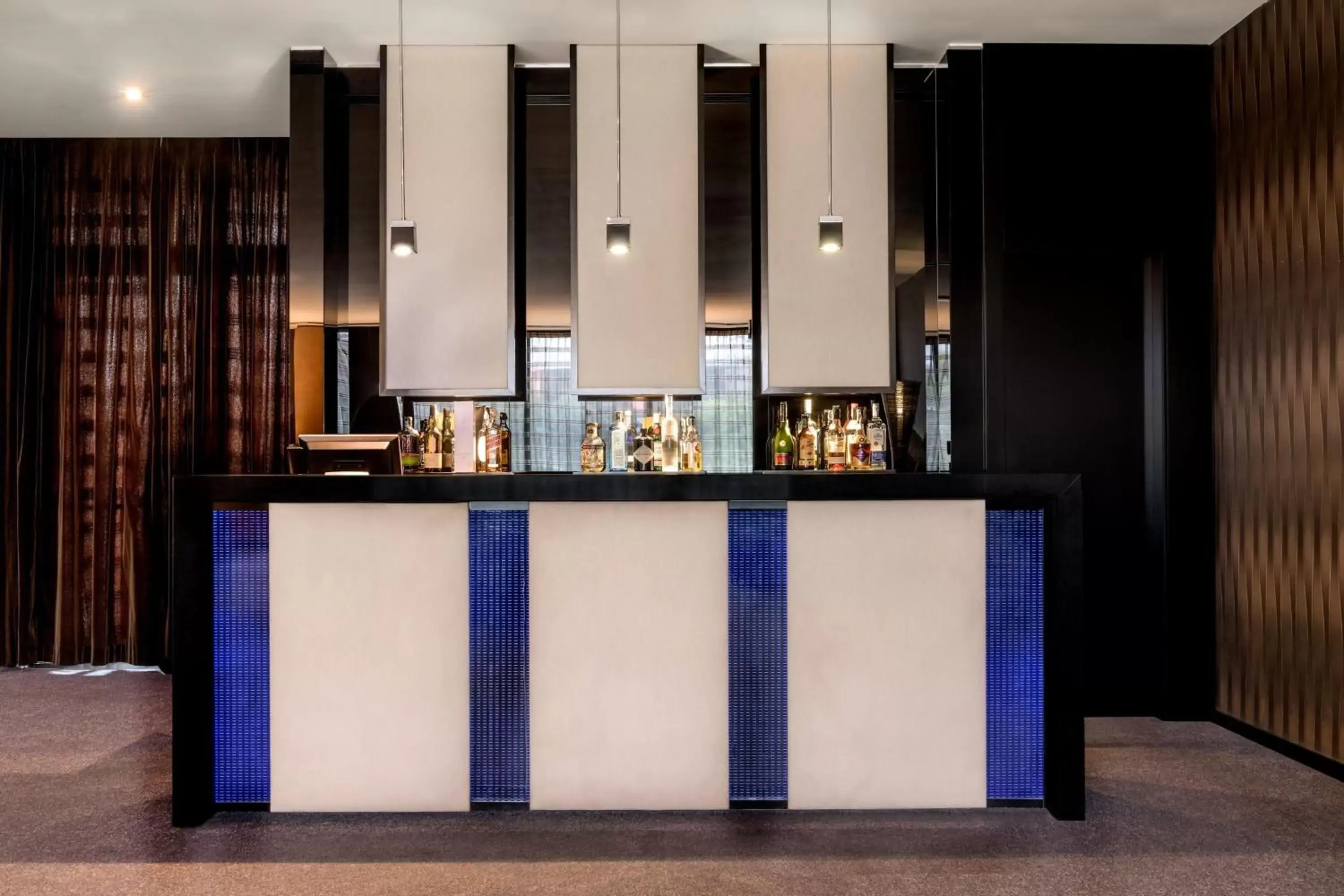 Lounge or bar, Lobby/Reception in AC Hotel Brescia by Marriott