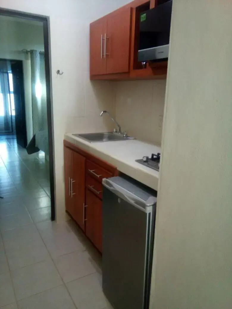 Kitchen/Kitchenette in Hotel y Suites Los Encantos