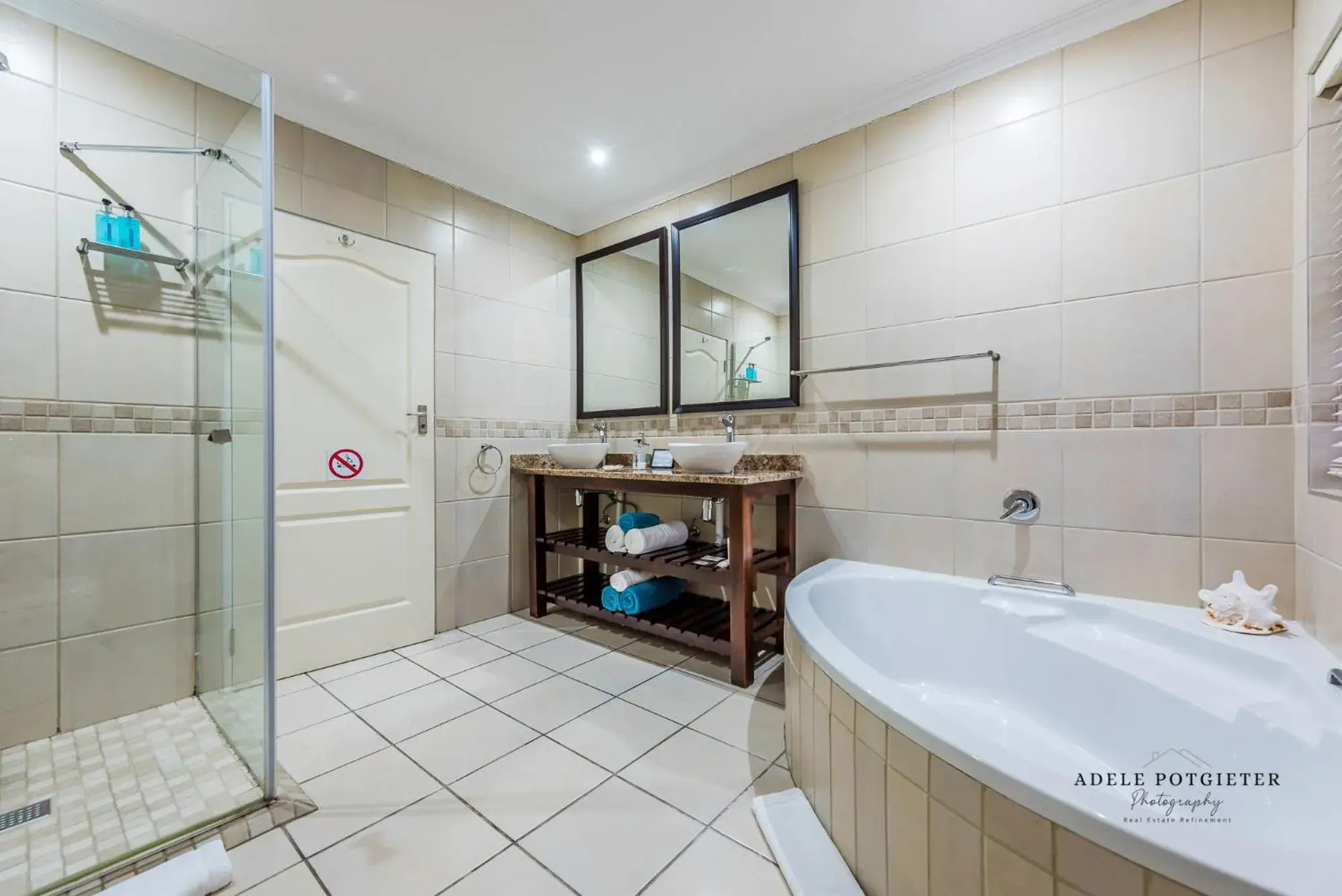 Bathroom in Aquamarine Guest House