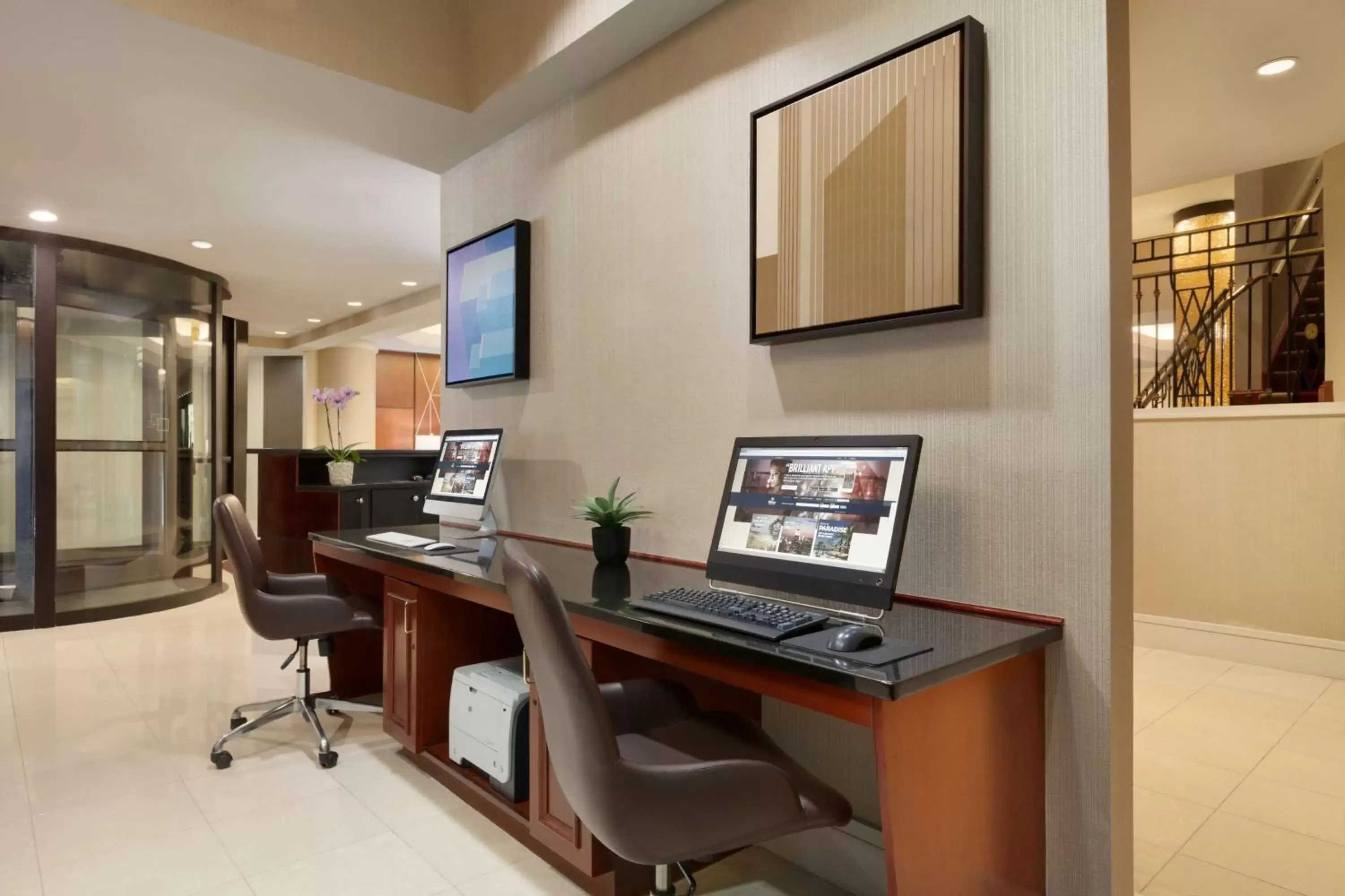Business facilities, TV/Entertainment Center in Hilton Arlington